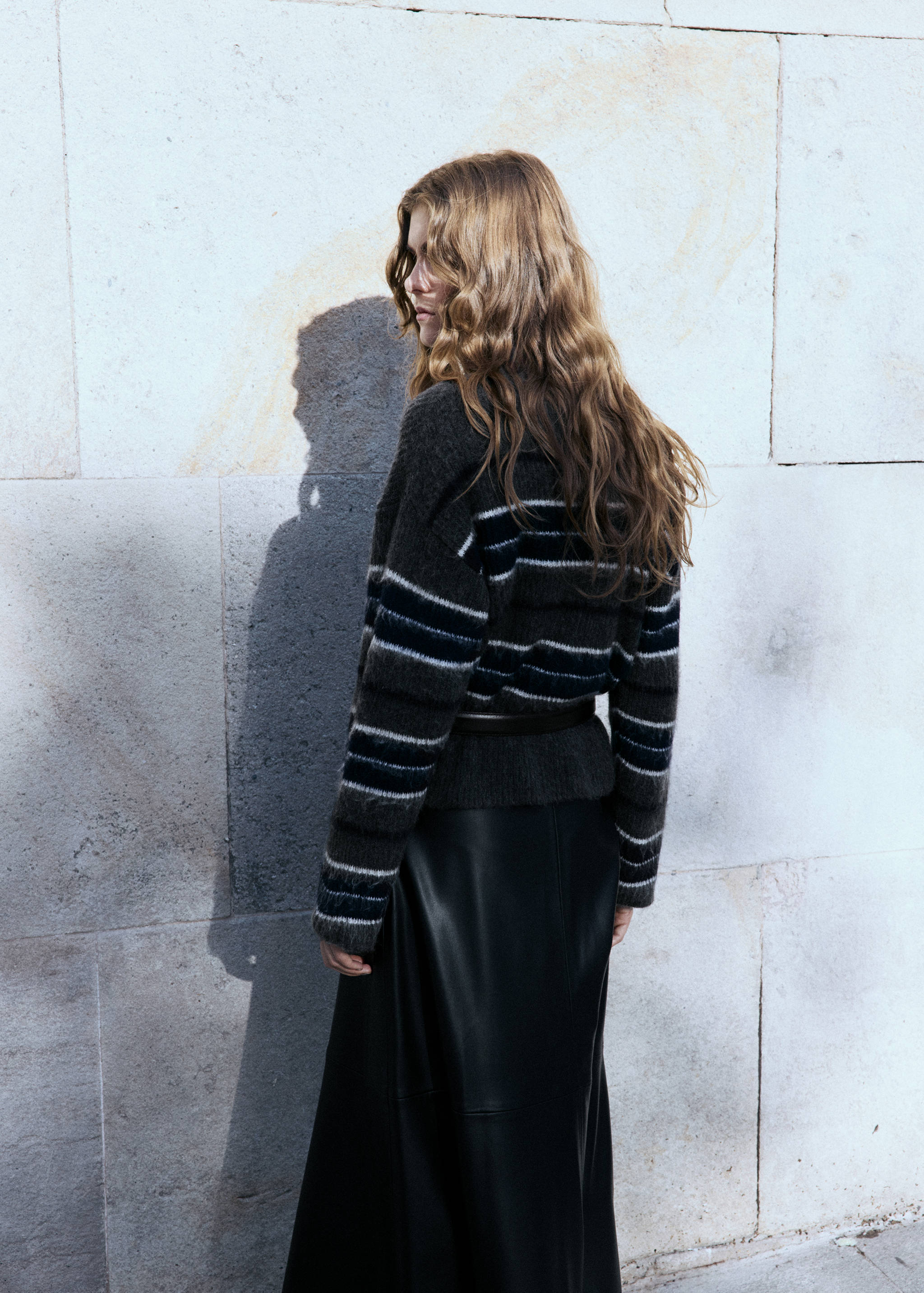 Πλεκτό πουλόβερ με ρίγες - Πίσω όψη προϊόντος