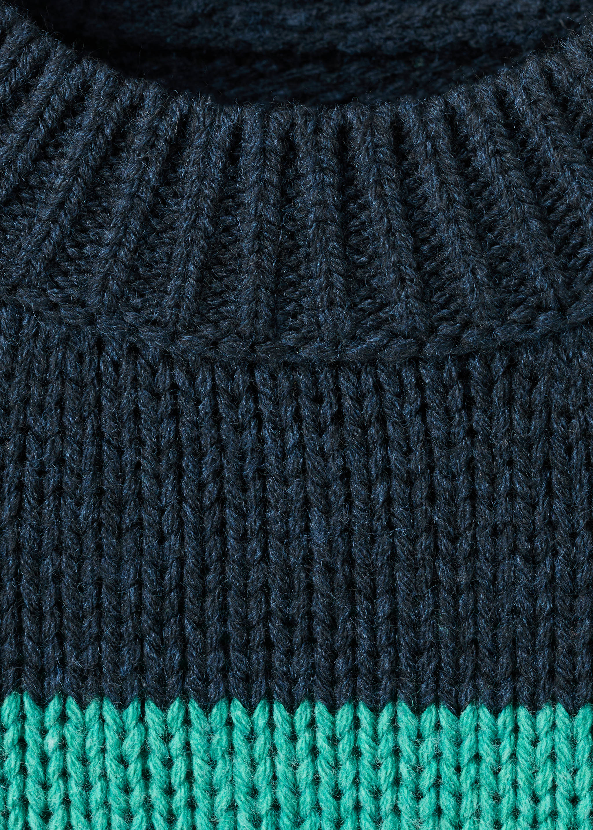 Camisola de malha às riscas - Pormenor do artigo 8