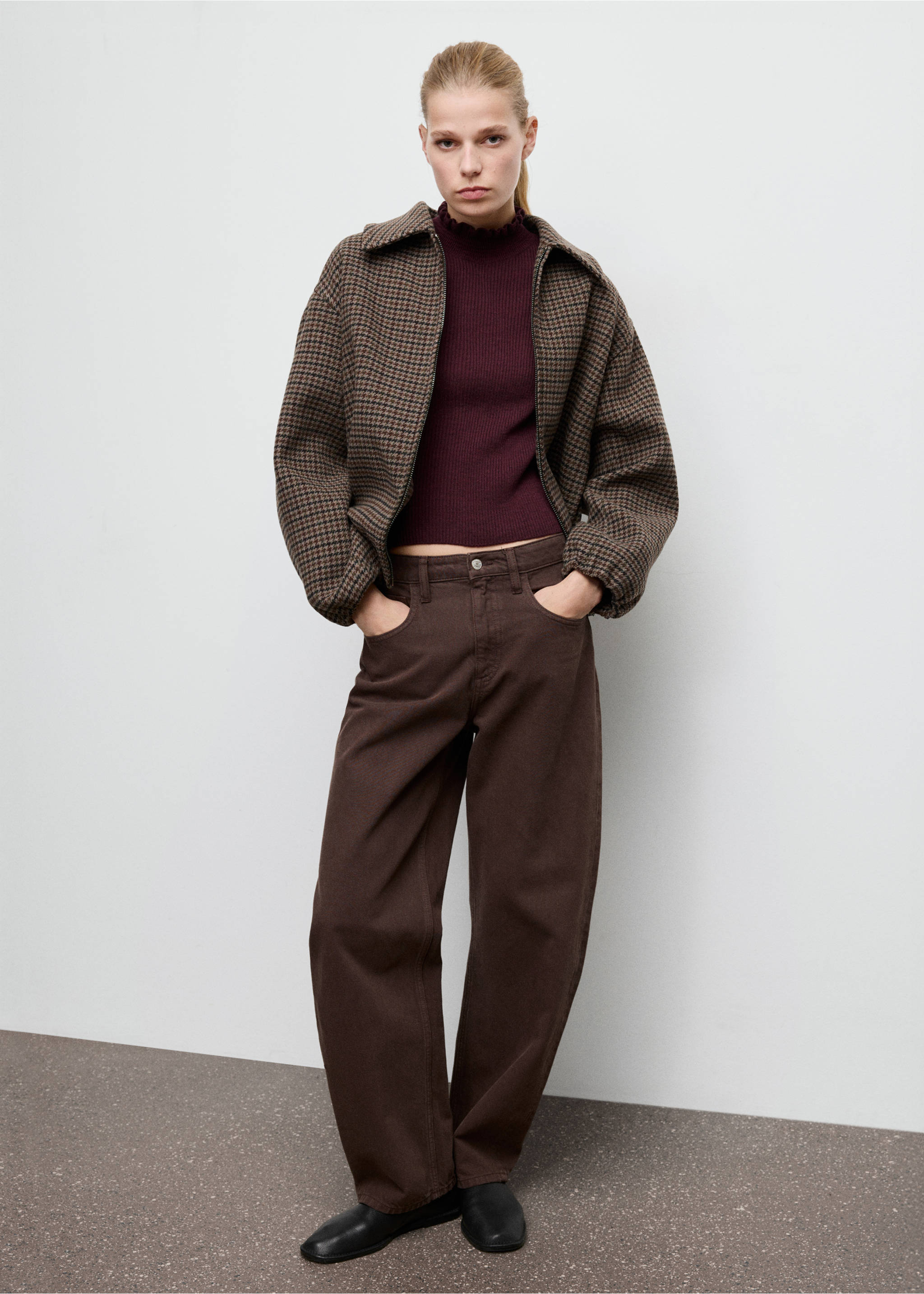 Ribbed sweater with scalloped finishes - General plane, Wine. Ref: 17009141-00.