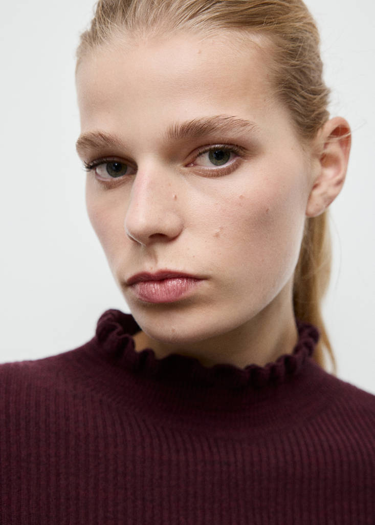 Ribbed sweater with scalloped finishes — Wine