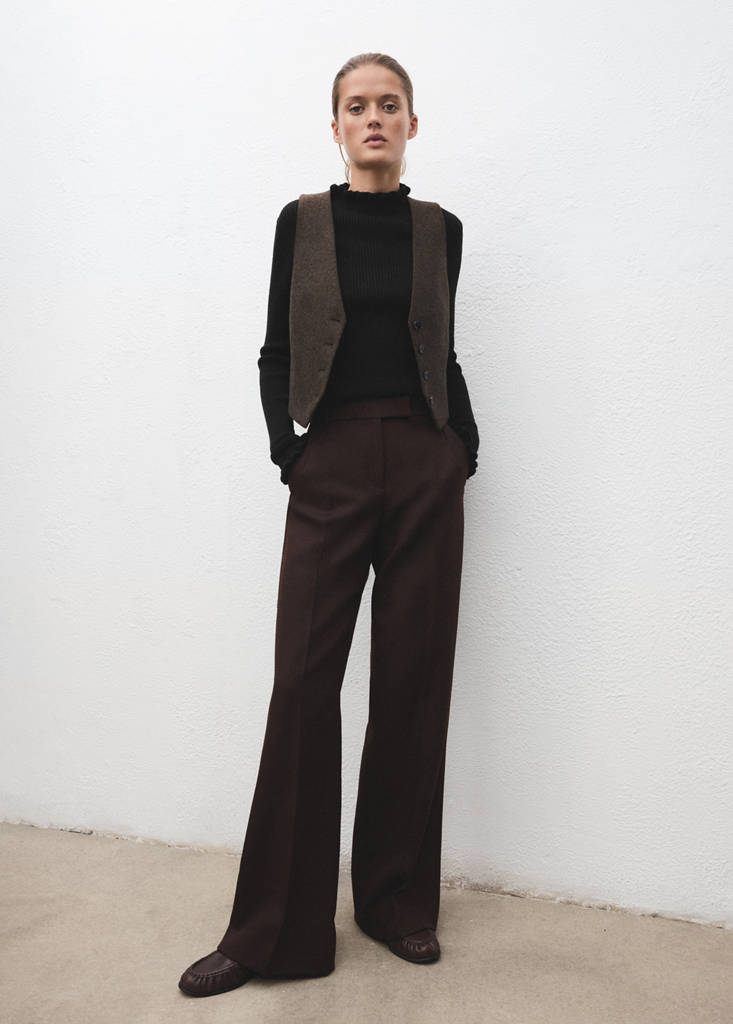 Ribbed sweater with scalloped finishes — Black