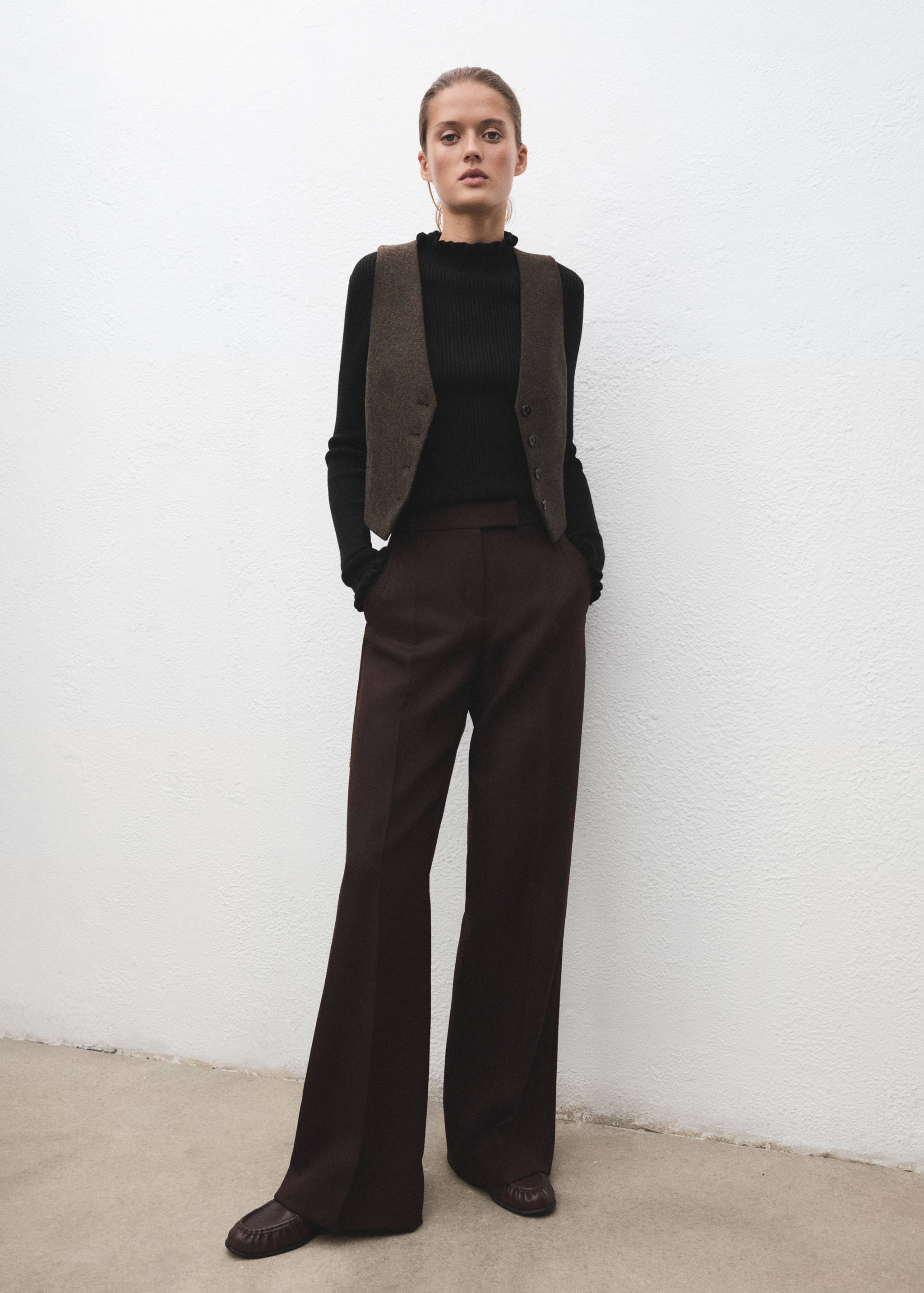 Ribbed sweater with scalloped finishes - General plane