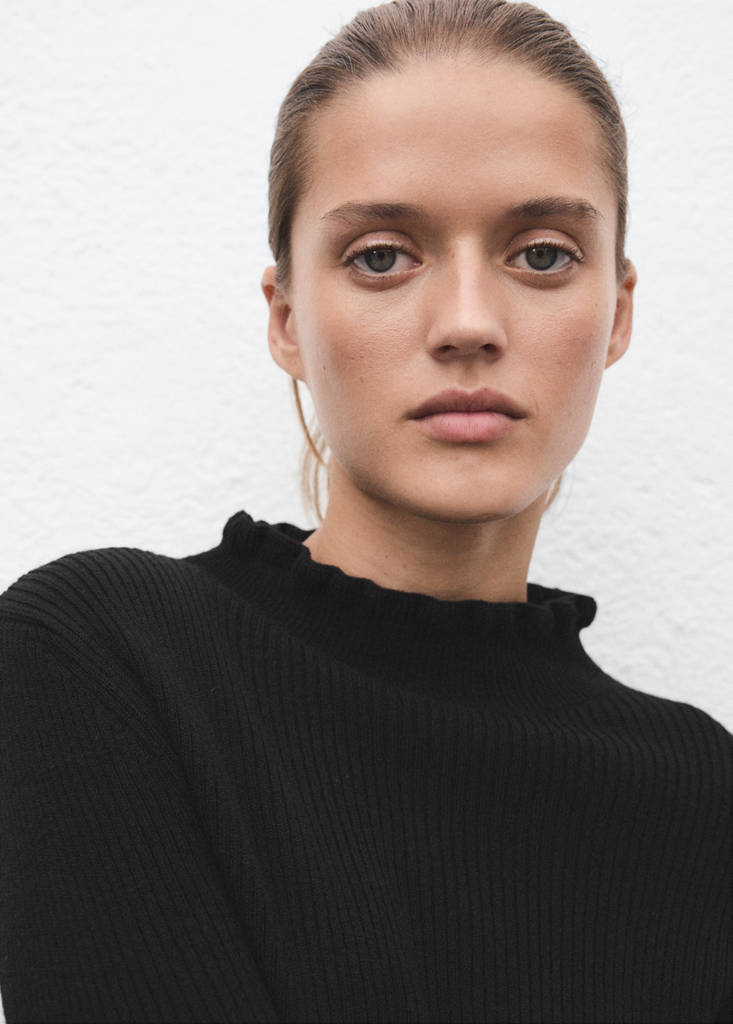 Ribbed sweater with scalloped finishes — Black