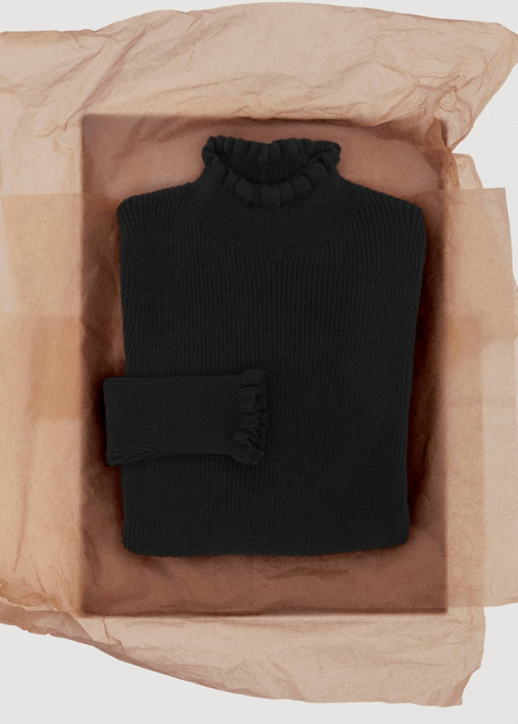 Ribbed sweater with scalloped finishes — Black