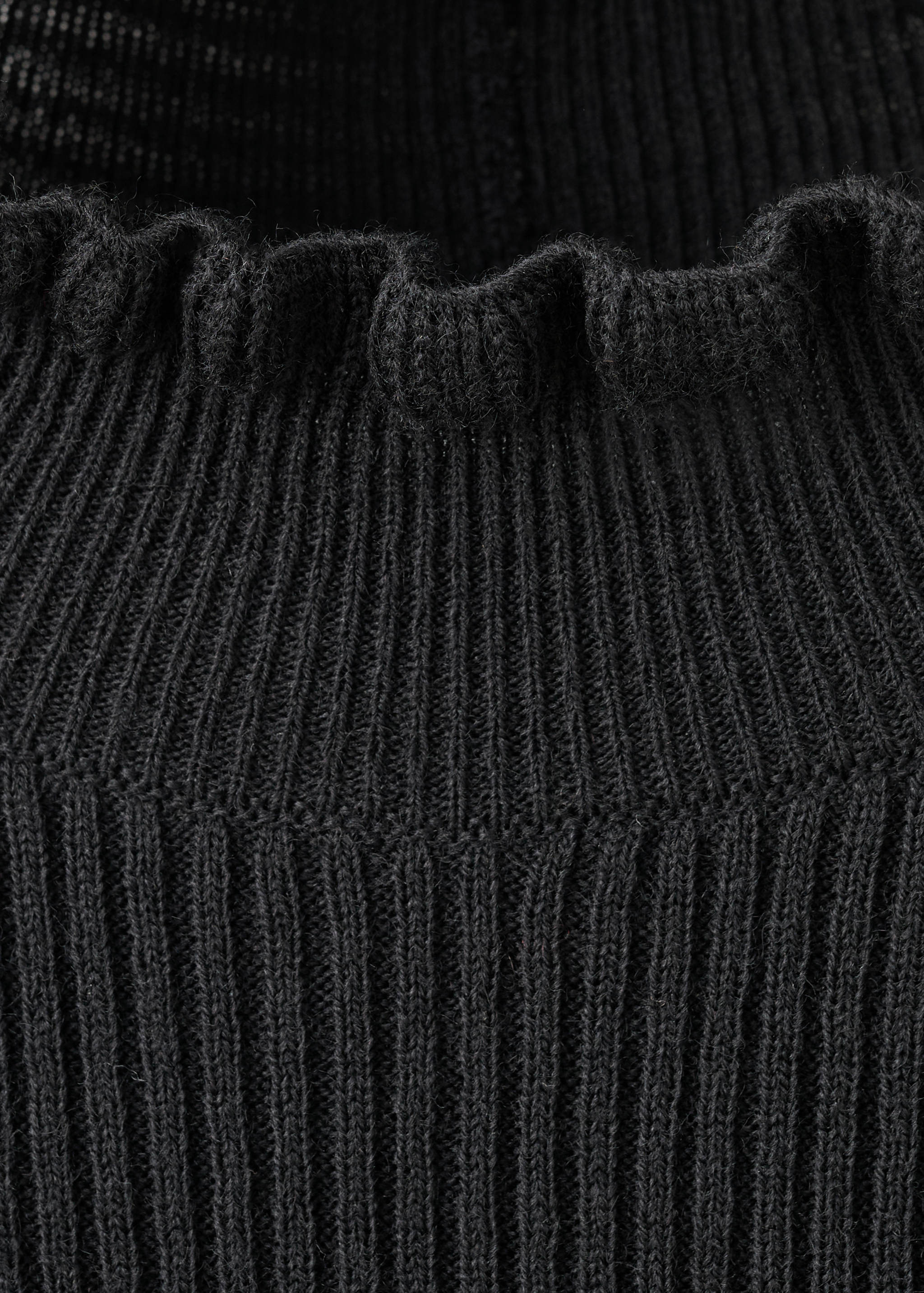 Ribbed sweater with scalloped finishes - Details of the article 8