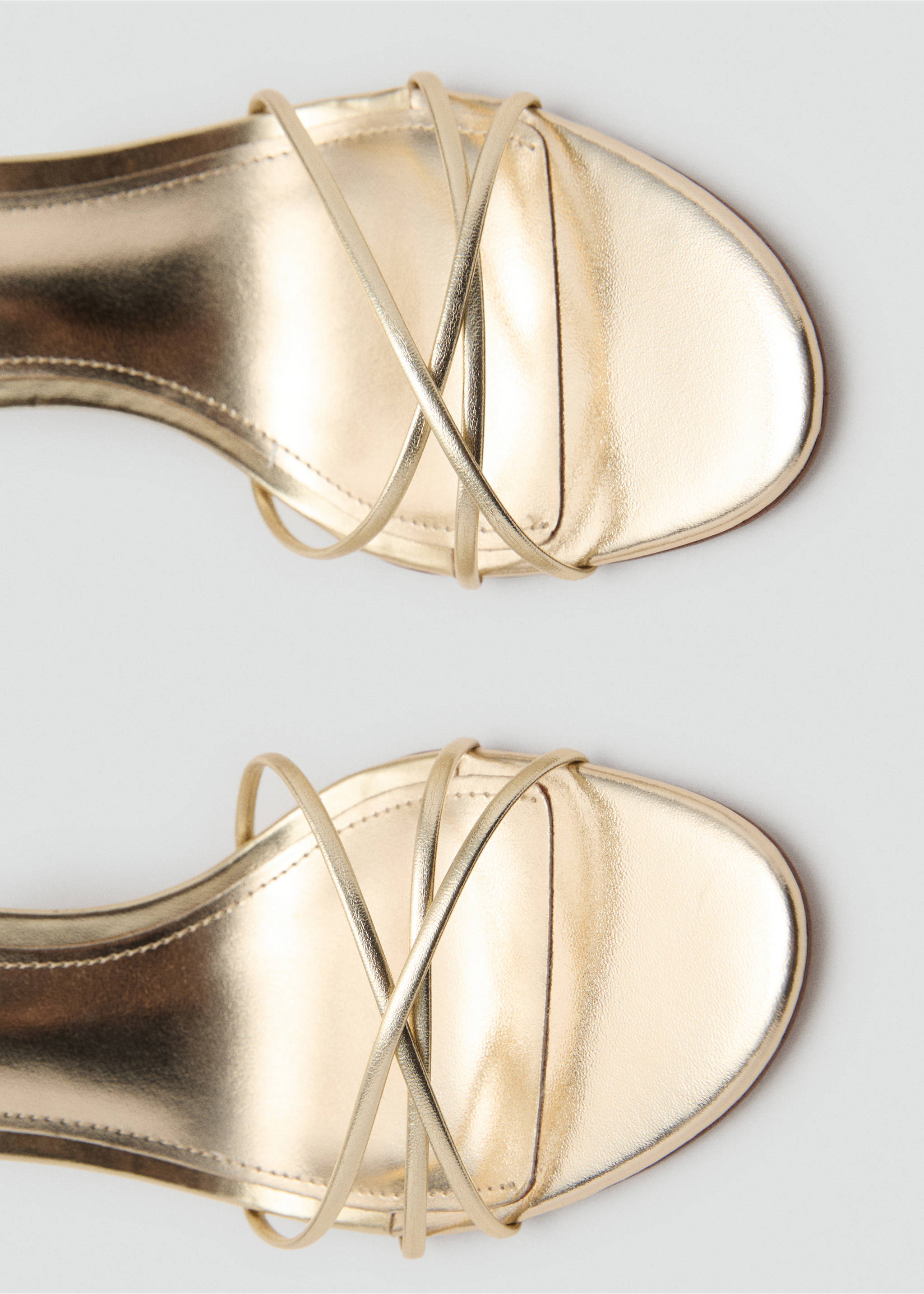 Heeled sandal with crossed straps - Details of the article 2, Gold. Ref: 17011144-00.
