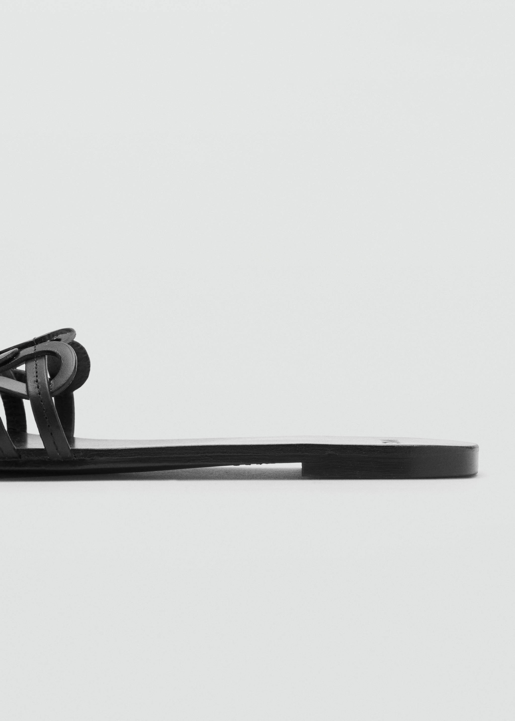 Leather sandals with intertwined strap - Details of the article 1