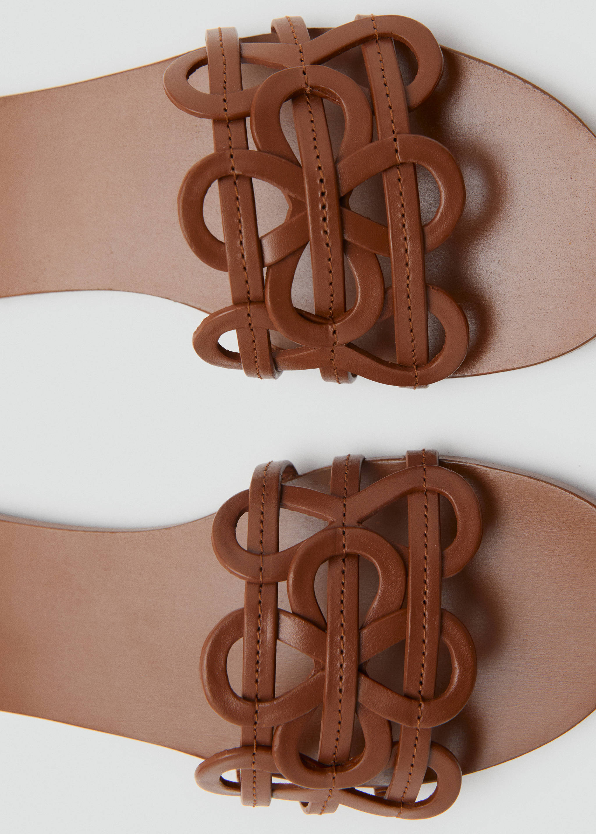 Leather sandals with intertwined strap - Details of the article 2