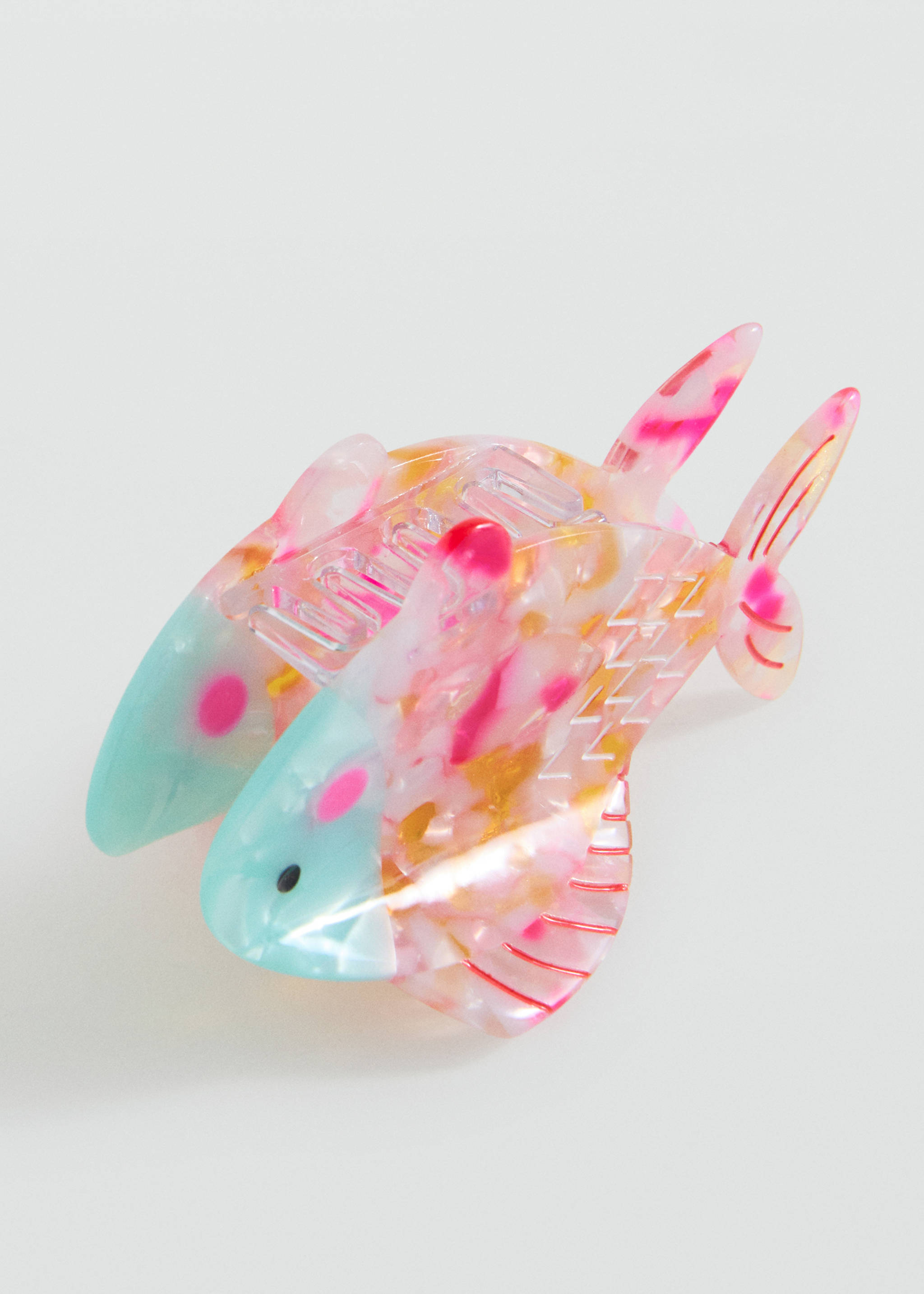 Заколка для волос рыба - Средний план