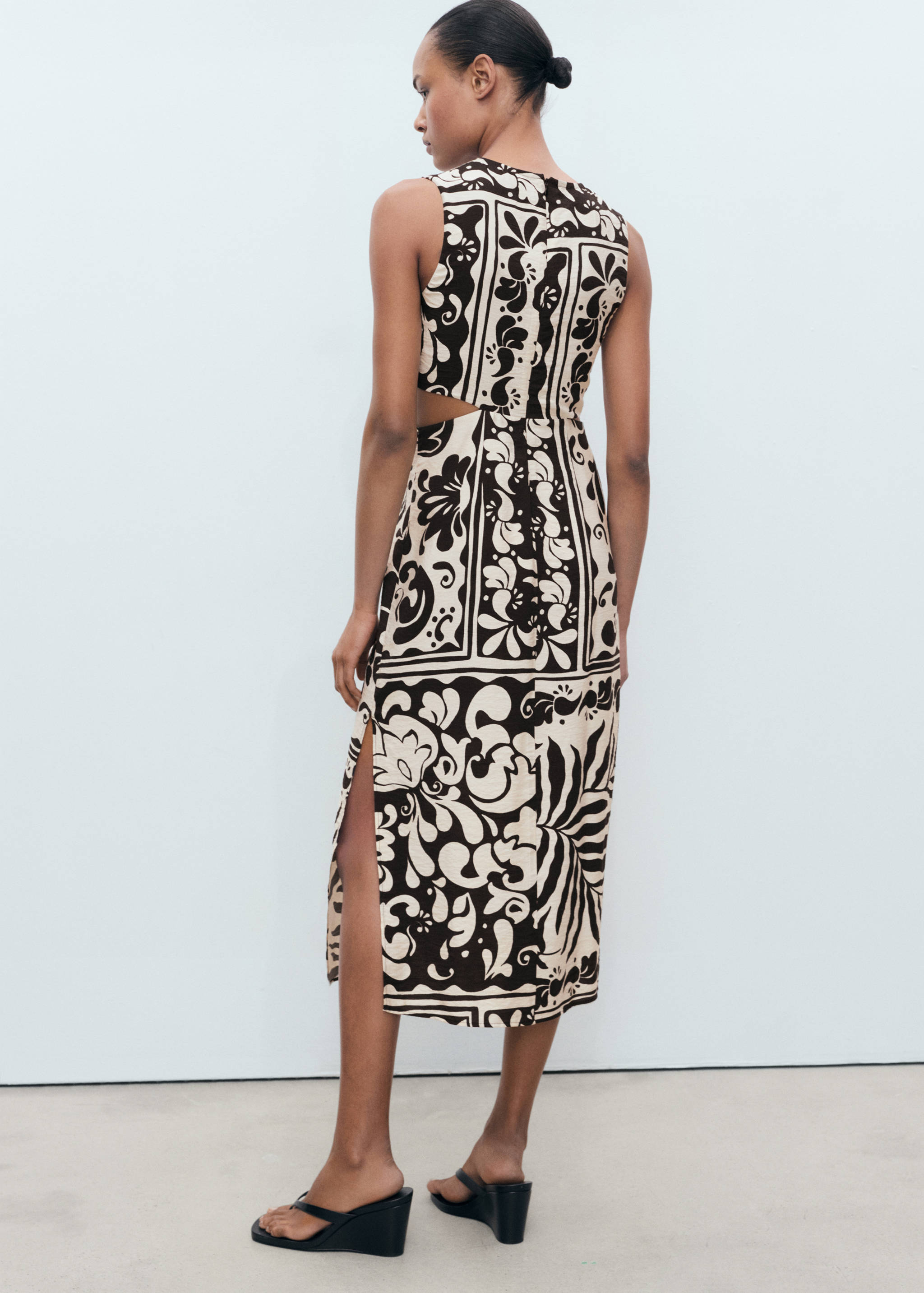 Midi-dress with cut-out - Reverse of the article