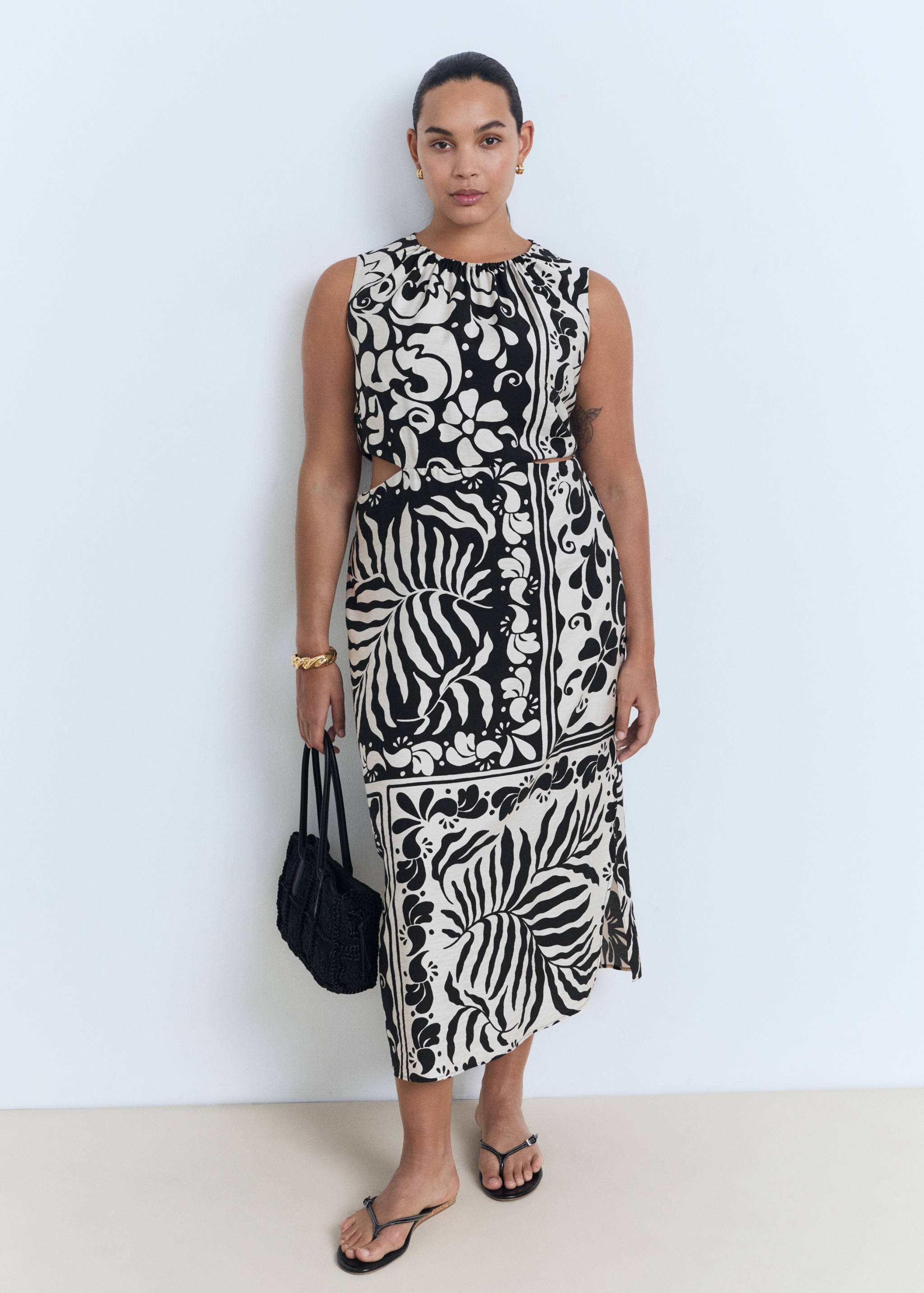 Midi-dress with cut-out - Details of the article 3