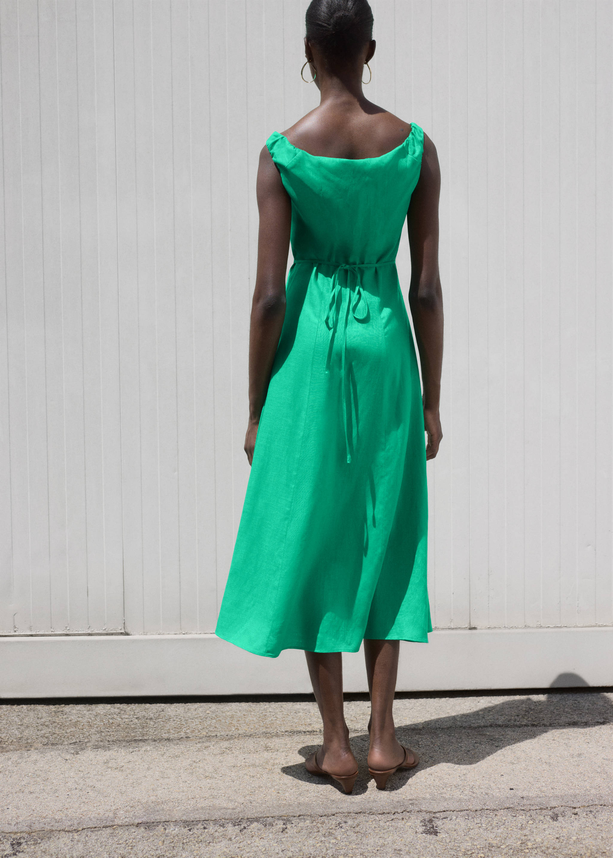 Платье из смесового льна с пуговицами - Обратная сторона изделия