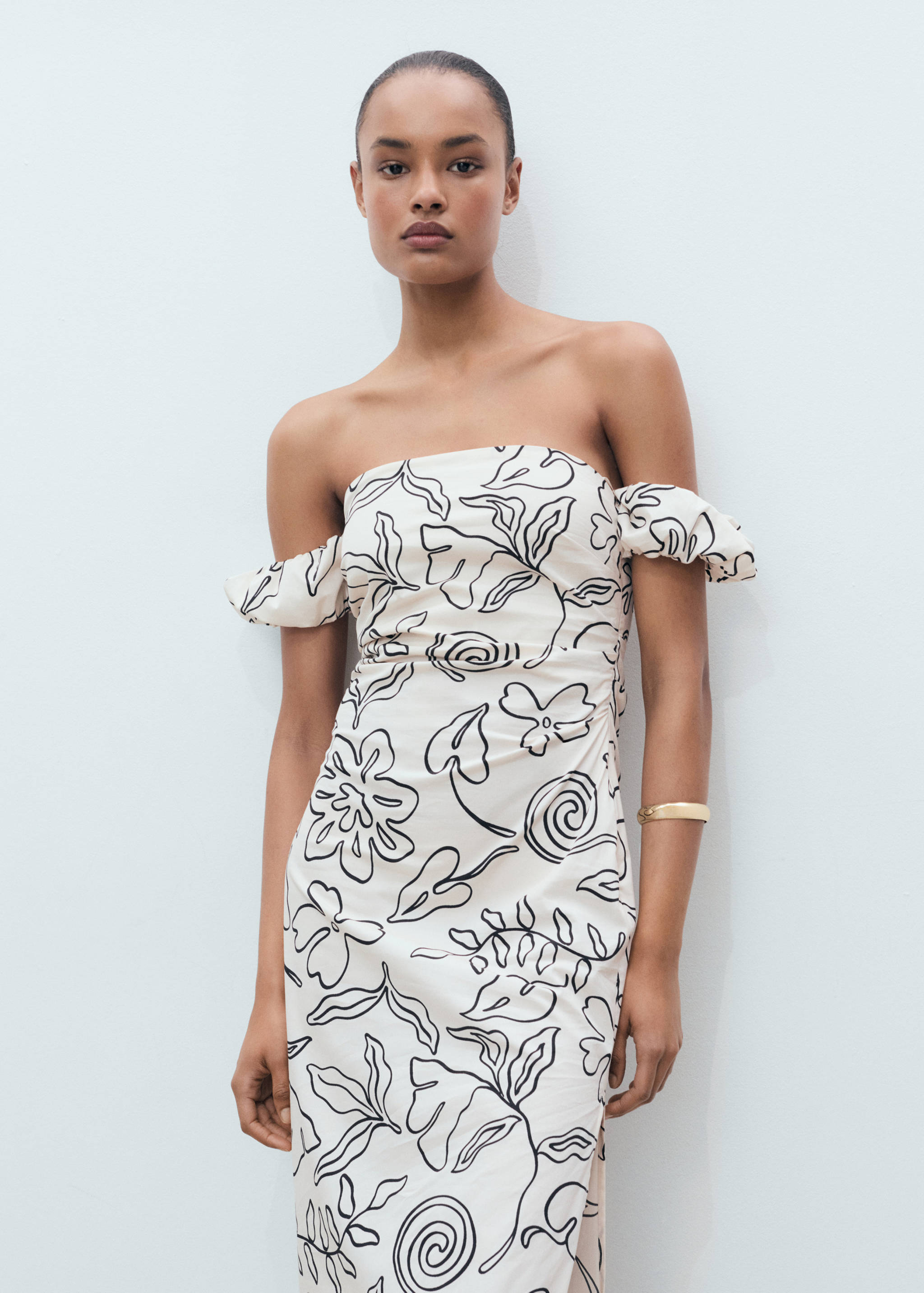 ชุดเดรสลายดอกไม้แบบเกาะอก - เครื่องบินขนาดกลาง