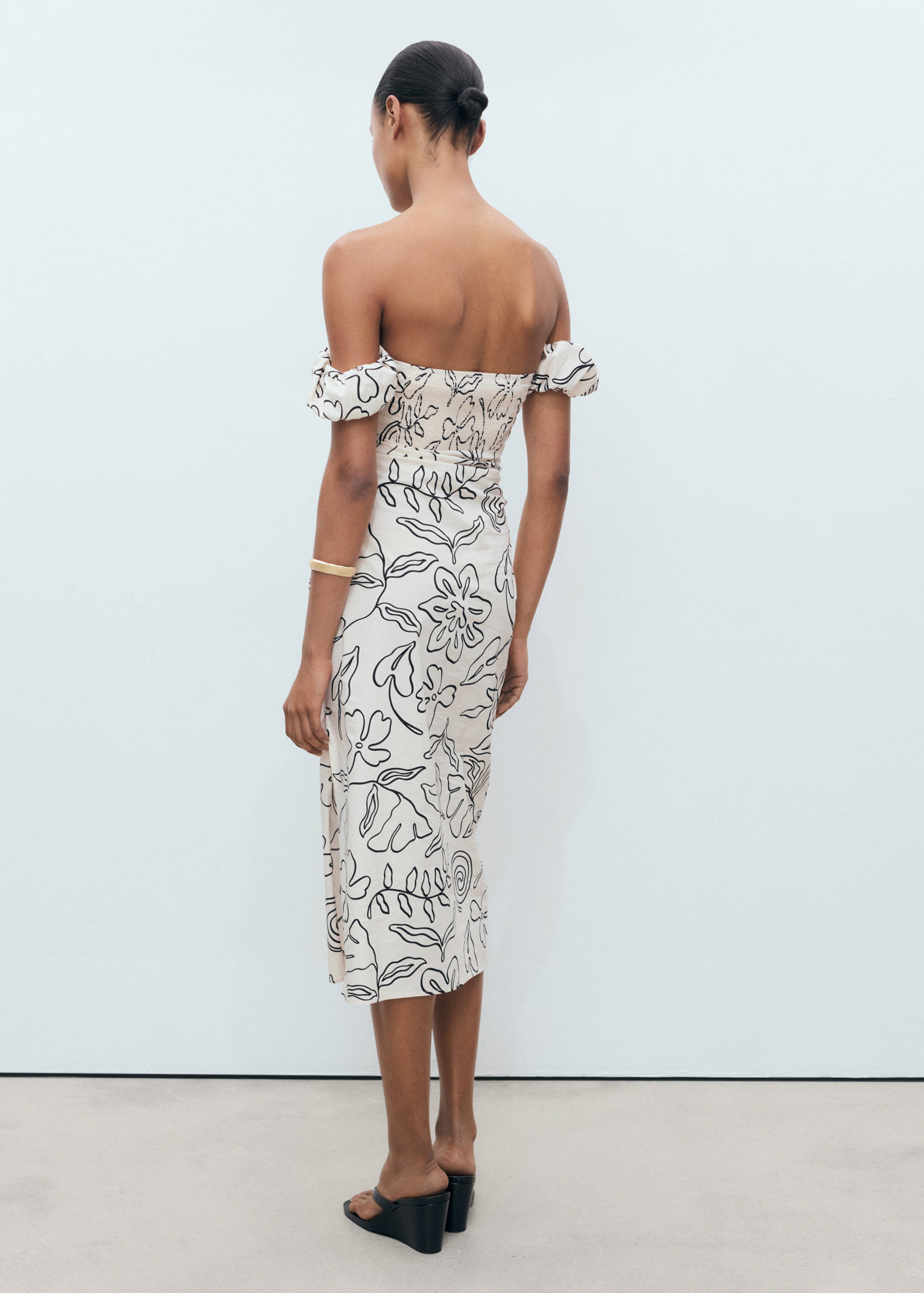 ชุดเดรสลายดอกไม้แบบเกาะอก - ด้านหลังของสินค้า