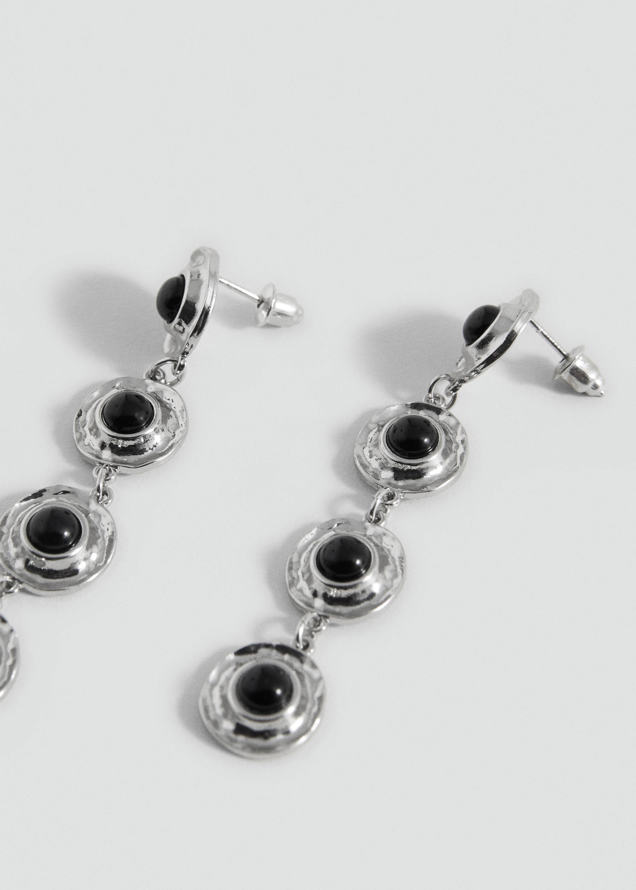 Cercei lungi cu pietre - Plan mediu