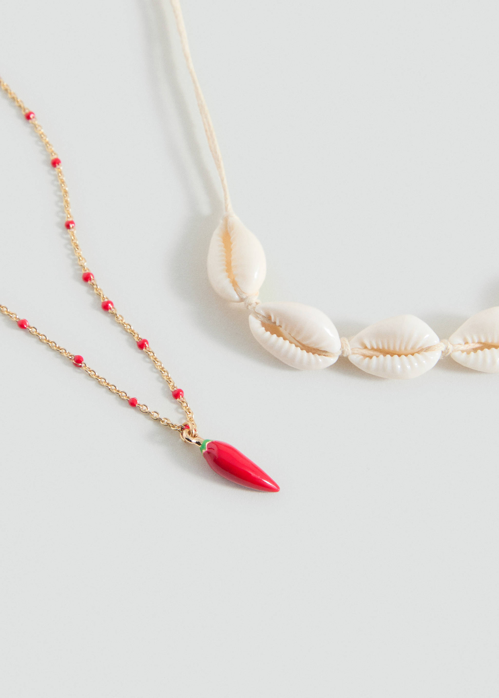 Комплект 2 ожерелья - Средний план