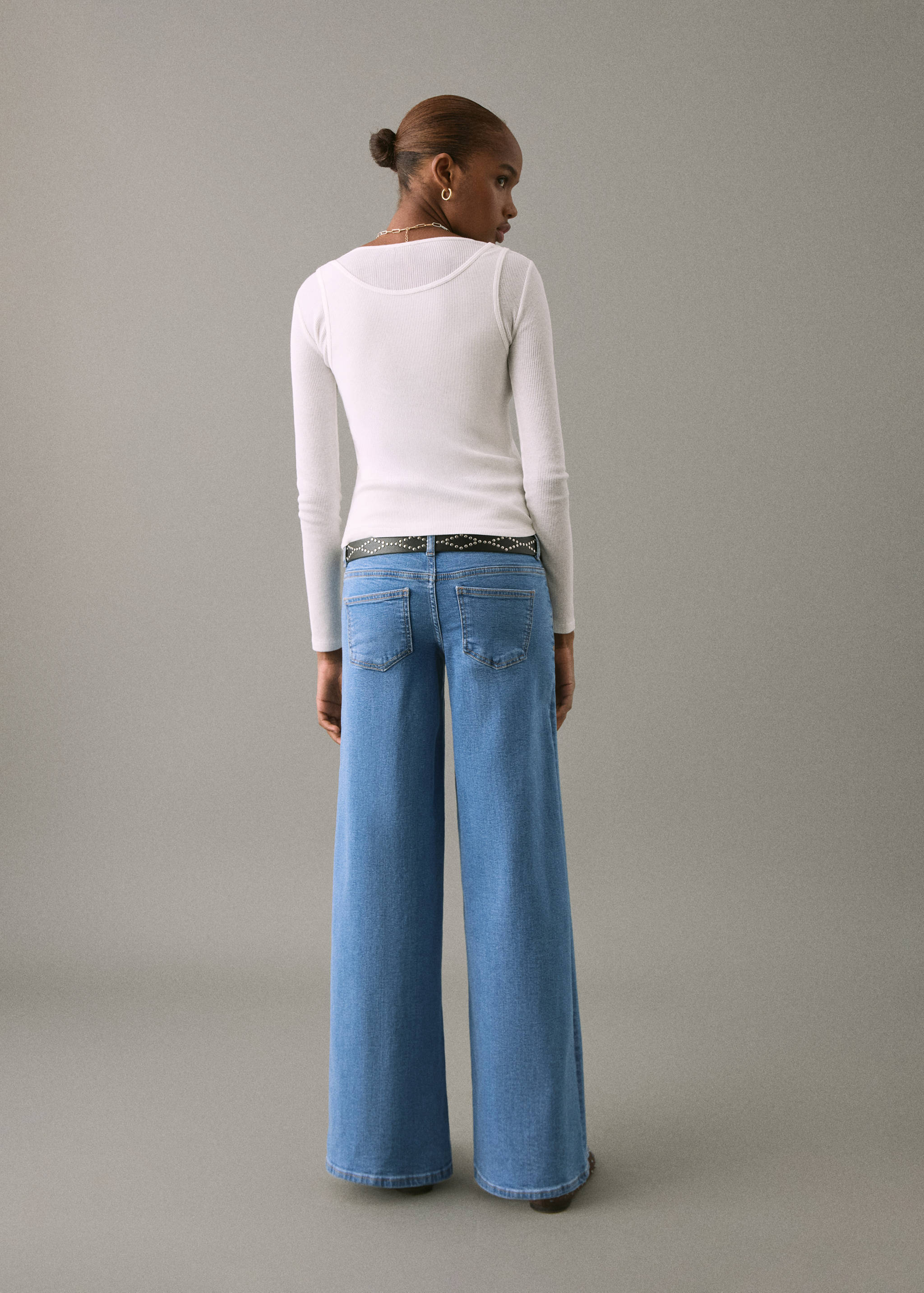 Low-waist wide leg jeans - Reverse of the article