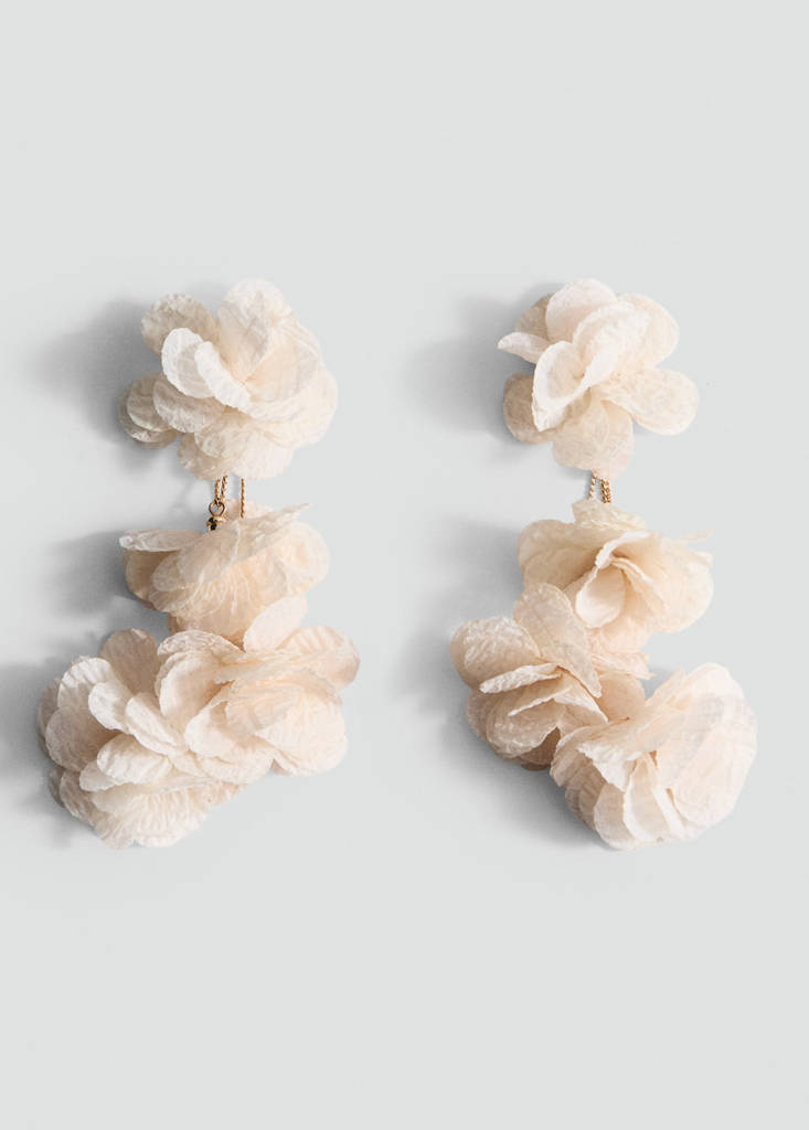 Woven flower earrings — Beige