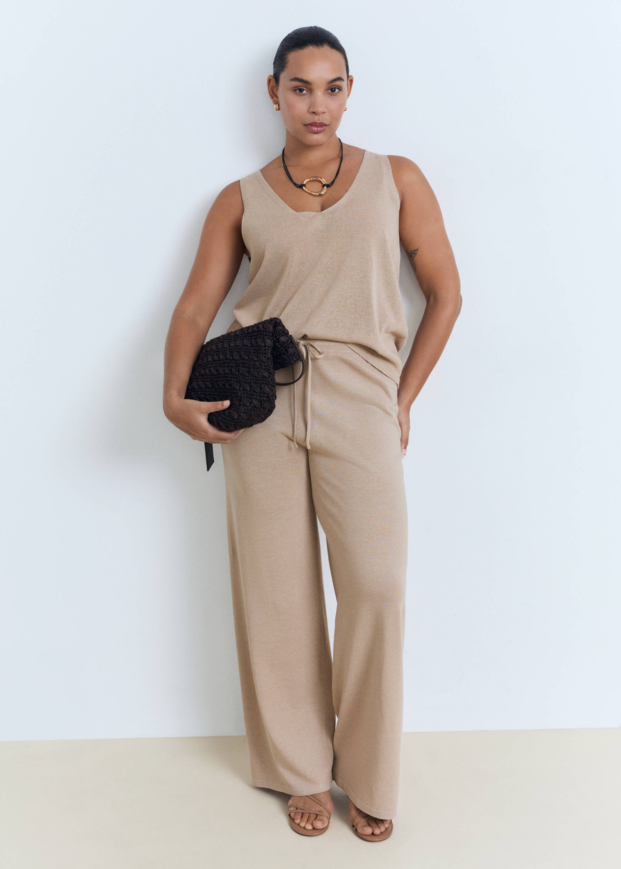 Top de malha com gola em V - Pormenor do artigo 3