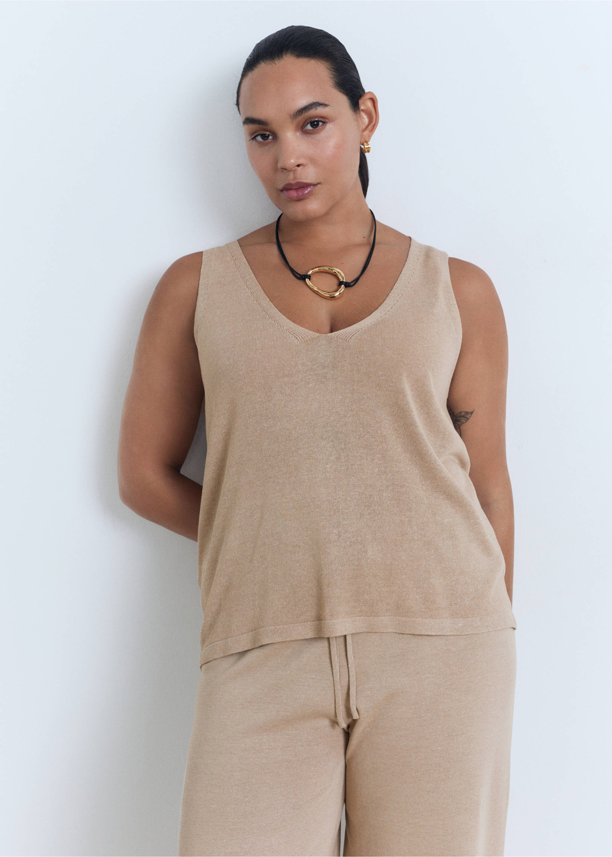 V-neck knit top - Details of the article 5, Light/Pastel Grey. Ref: 17011220-00.
