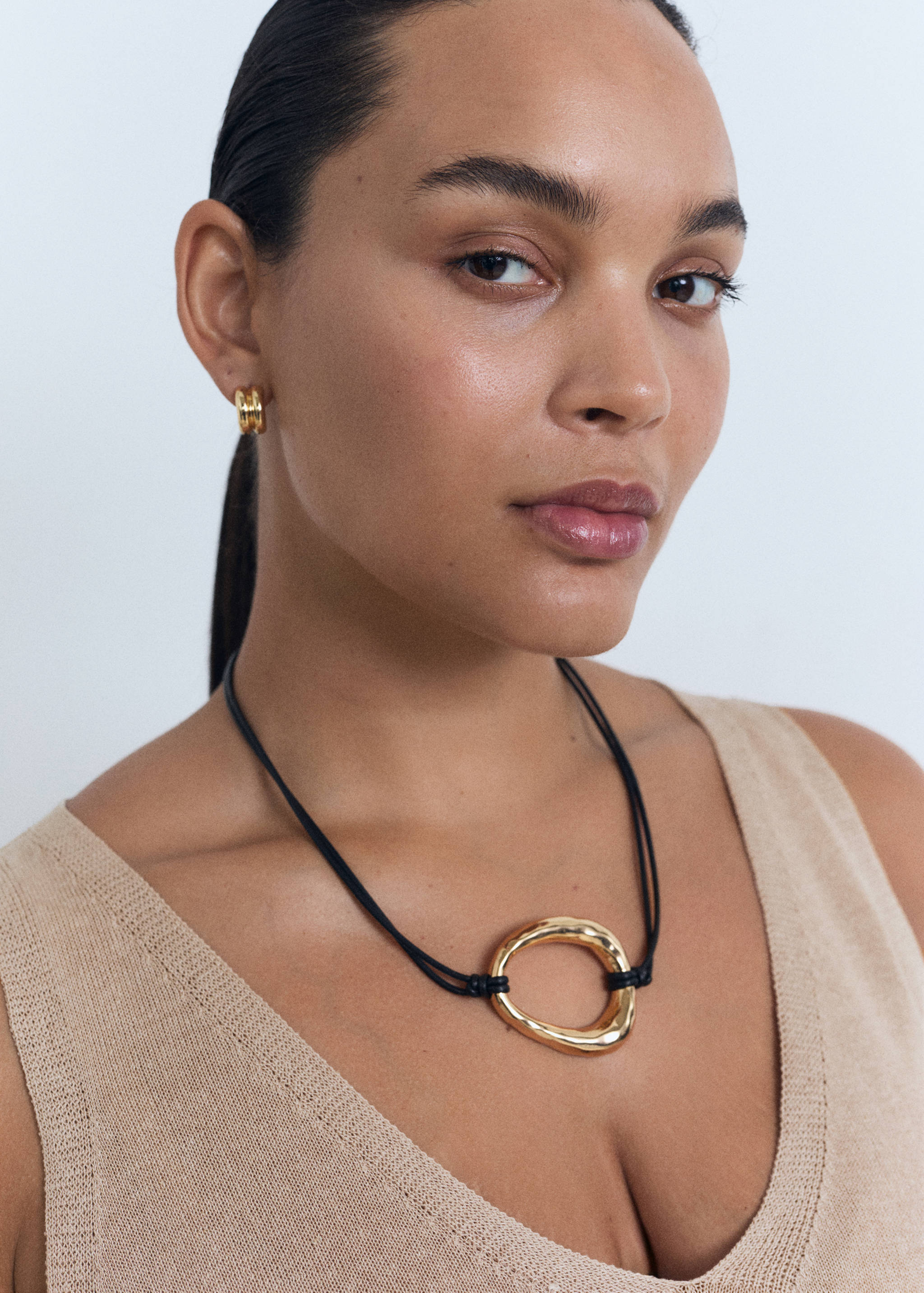 Top de malha com gola em V - Pormenor do artigo 4