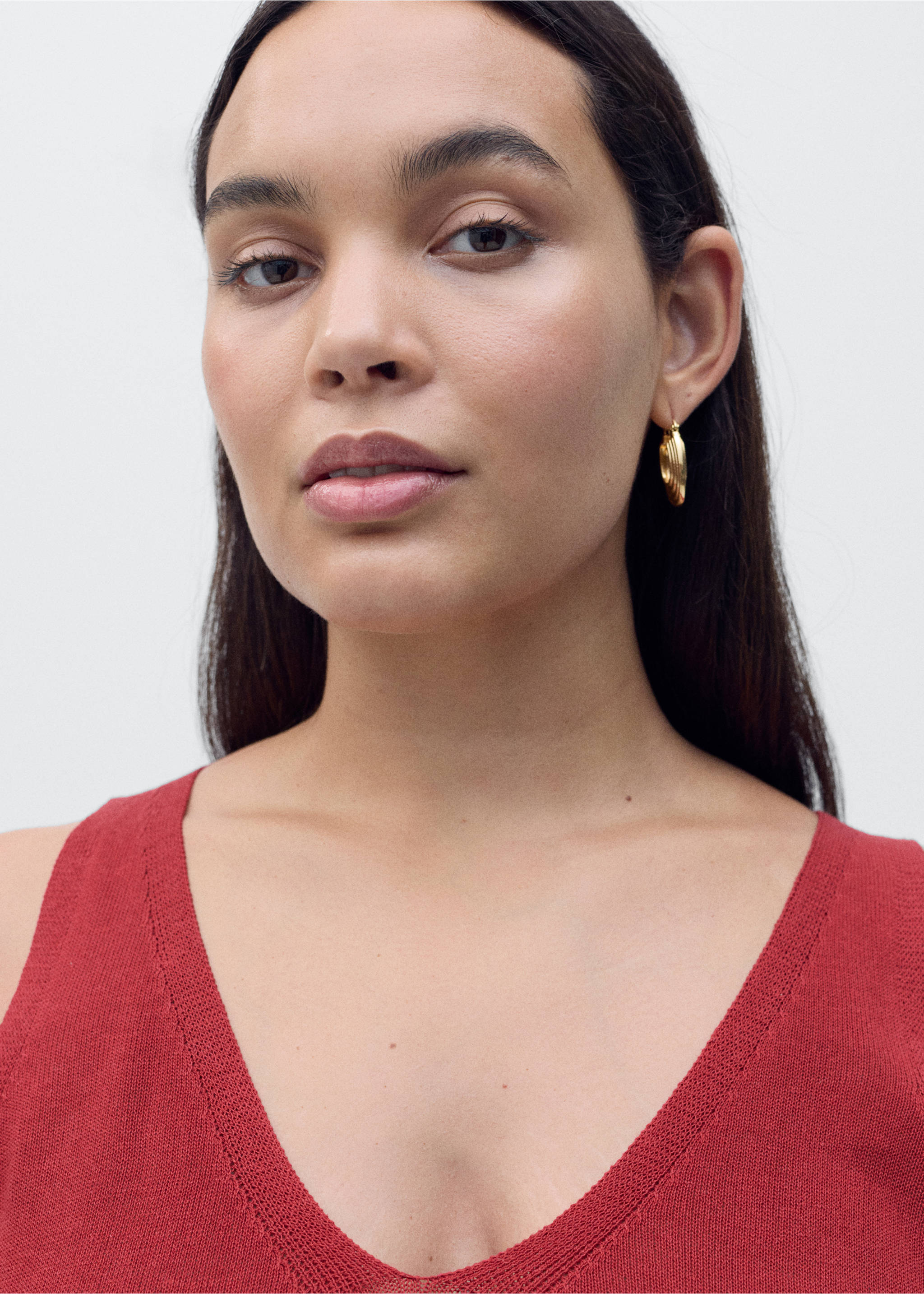 V-neck knit top - Details of the article 4, Red. Ref: 17011220-00.