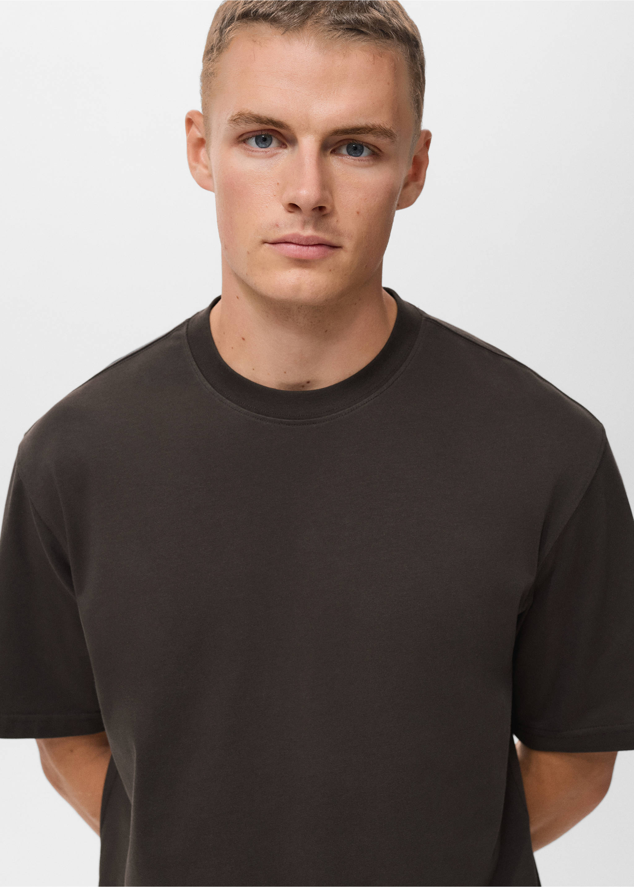 T-shirt 100 % coton relaxed-fit - Détail de l'article 1, Chocolat. Ref: 17011240-00.