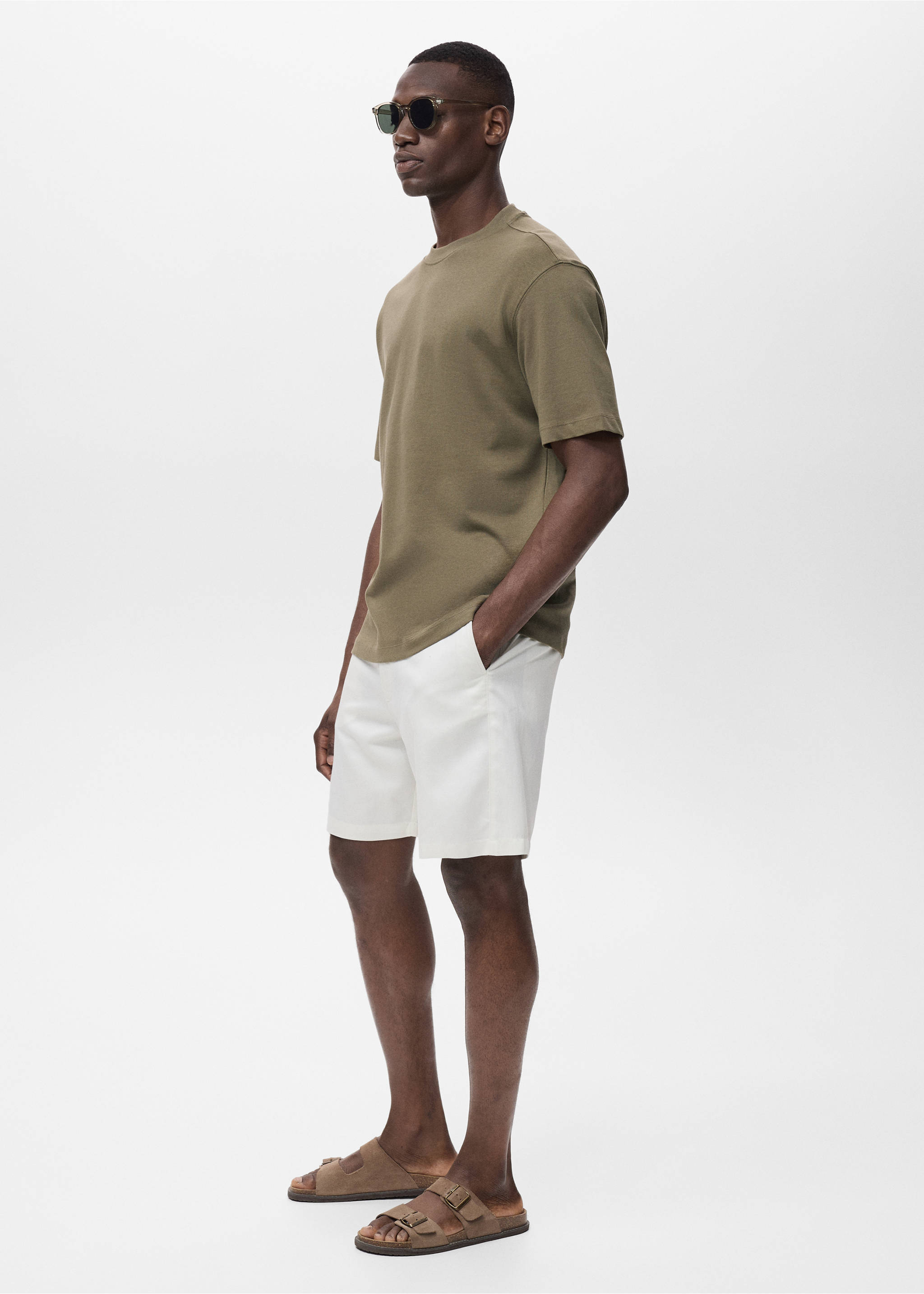 T-shirt 100 % coton relaxed-fit - Détail de l'article 2, Kaki. Ref: 17011240-00.