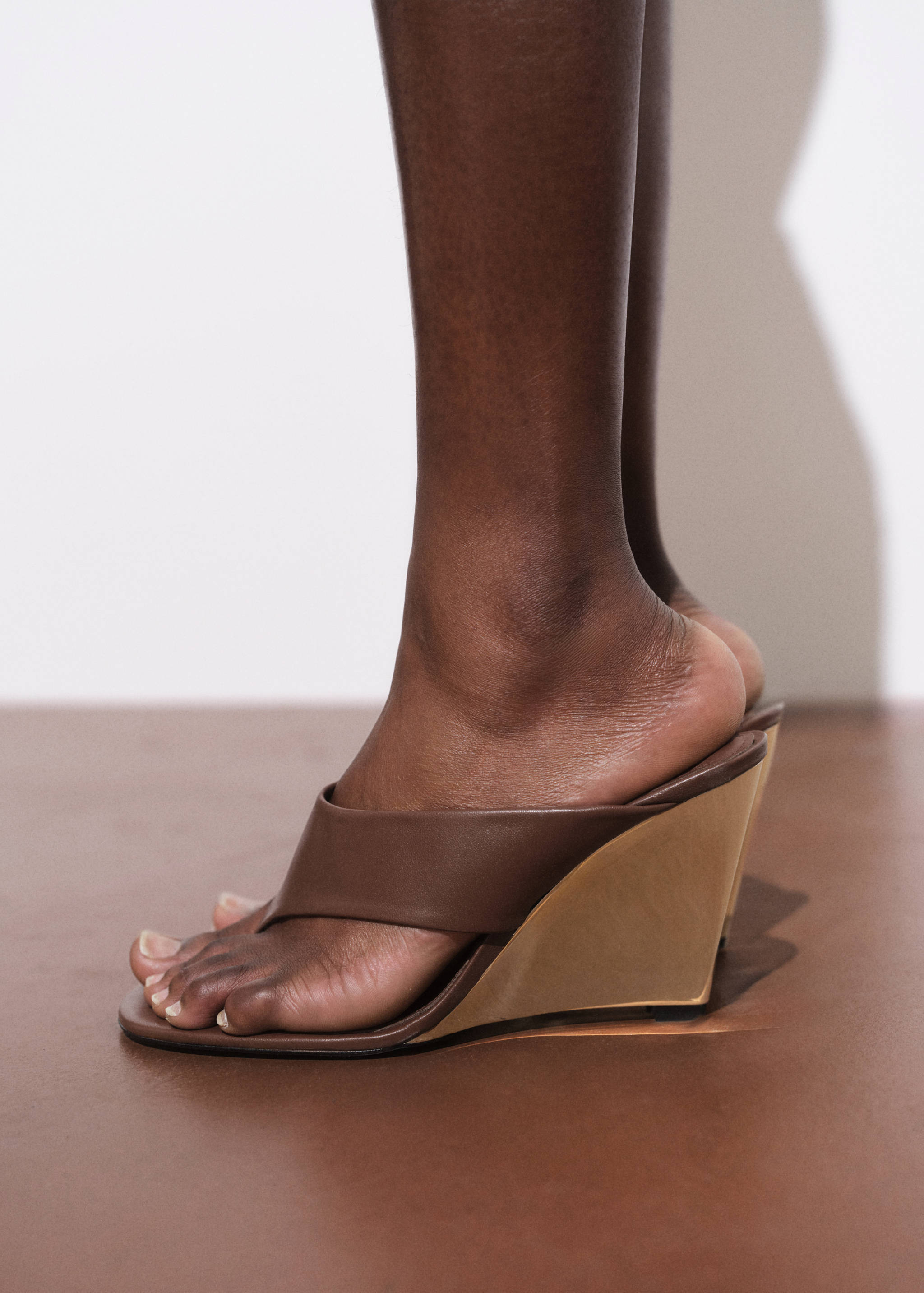 Contrast wedge leather sandal - General plane