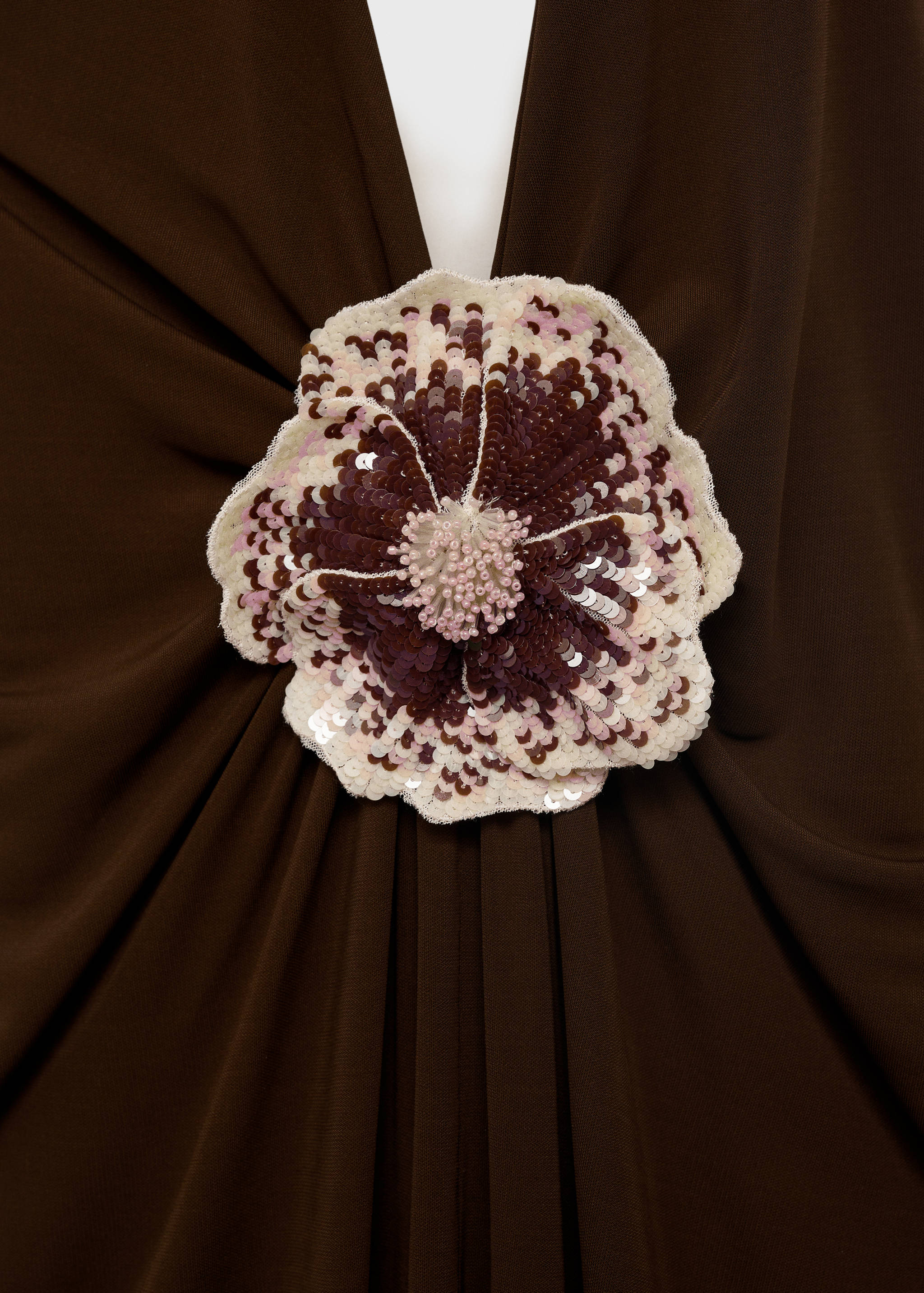 Robe emmanchures américaines détail fleur - Détail de l'article 8