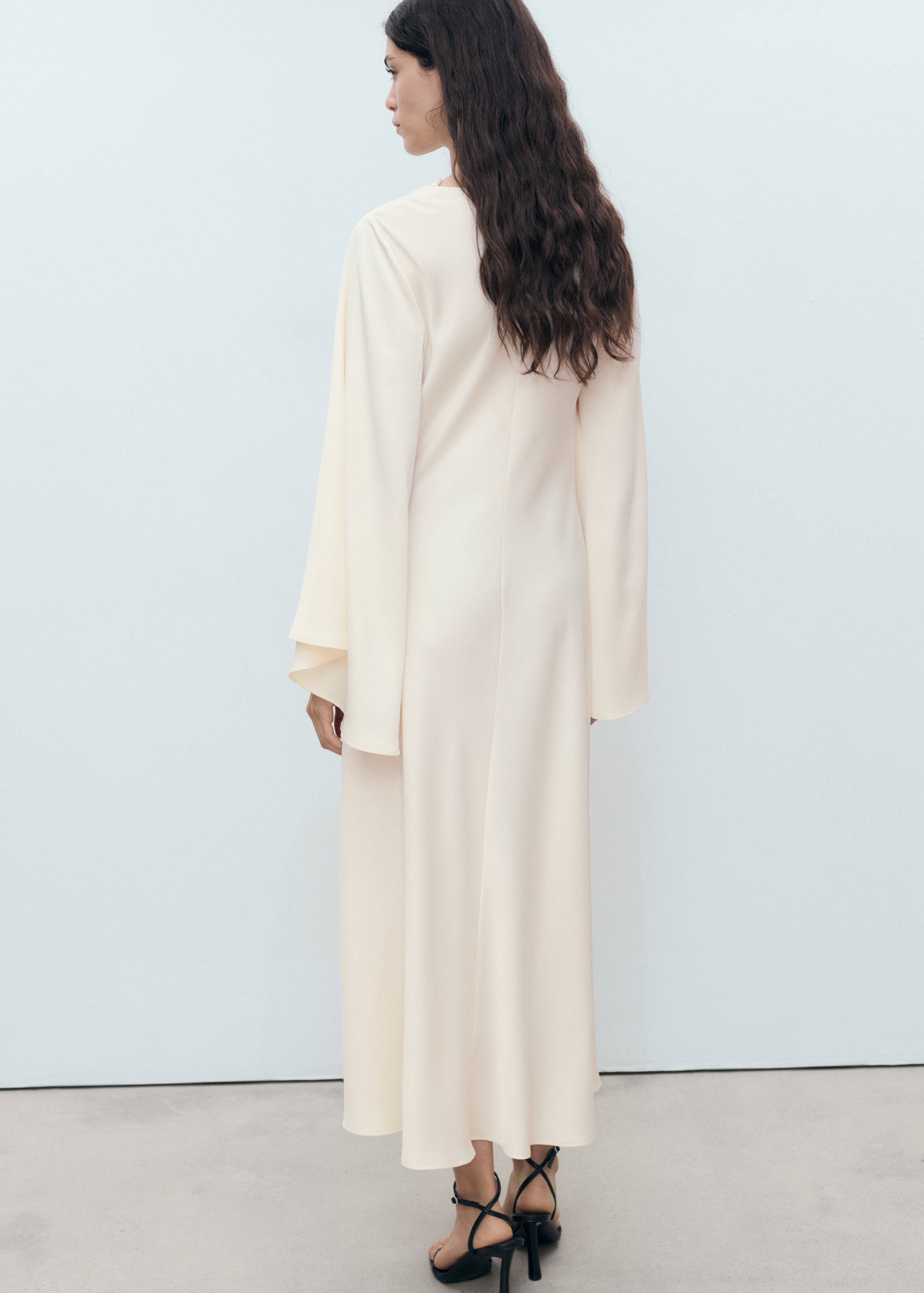 Satin klänning - Artikelns baksida