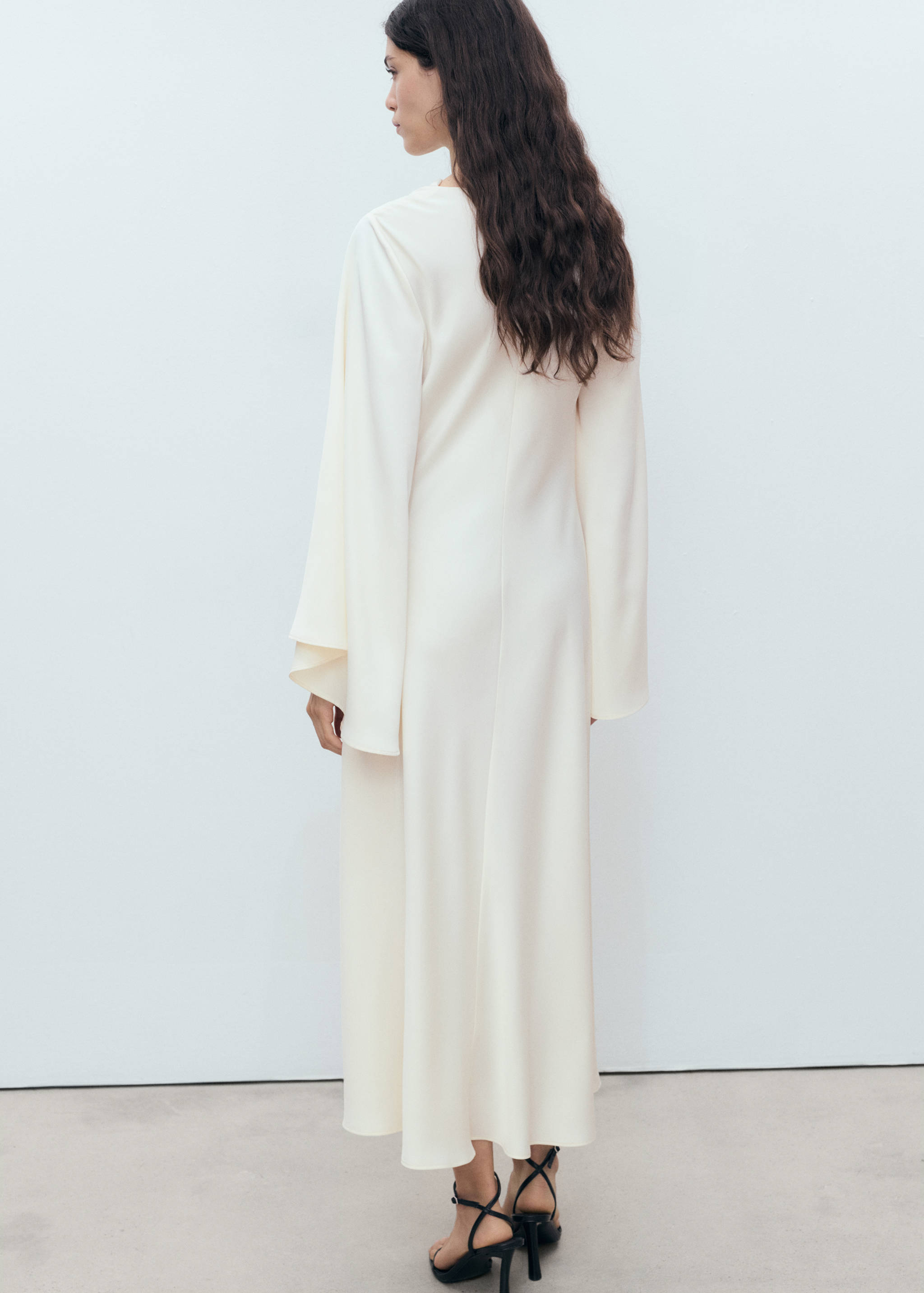 Satin klänning - Artikelns baksida