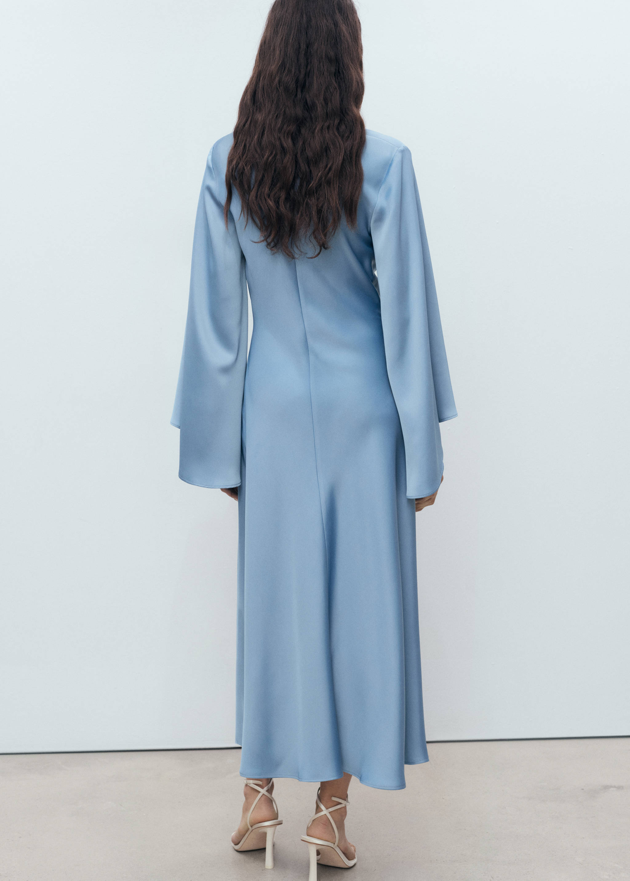 Satin klänning - Artikelns baksida