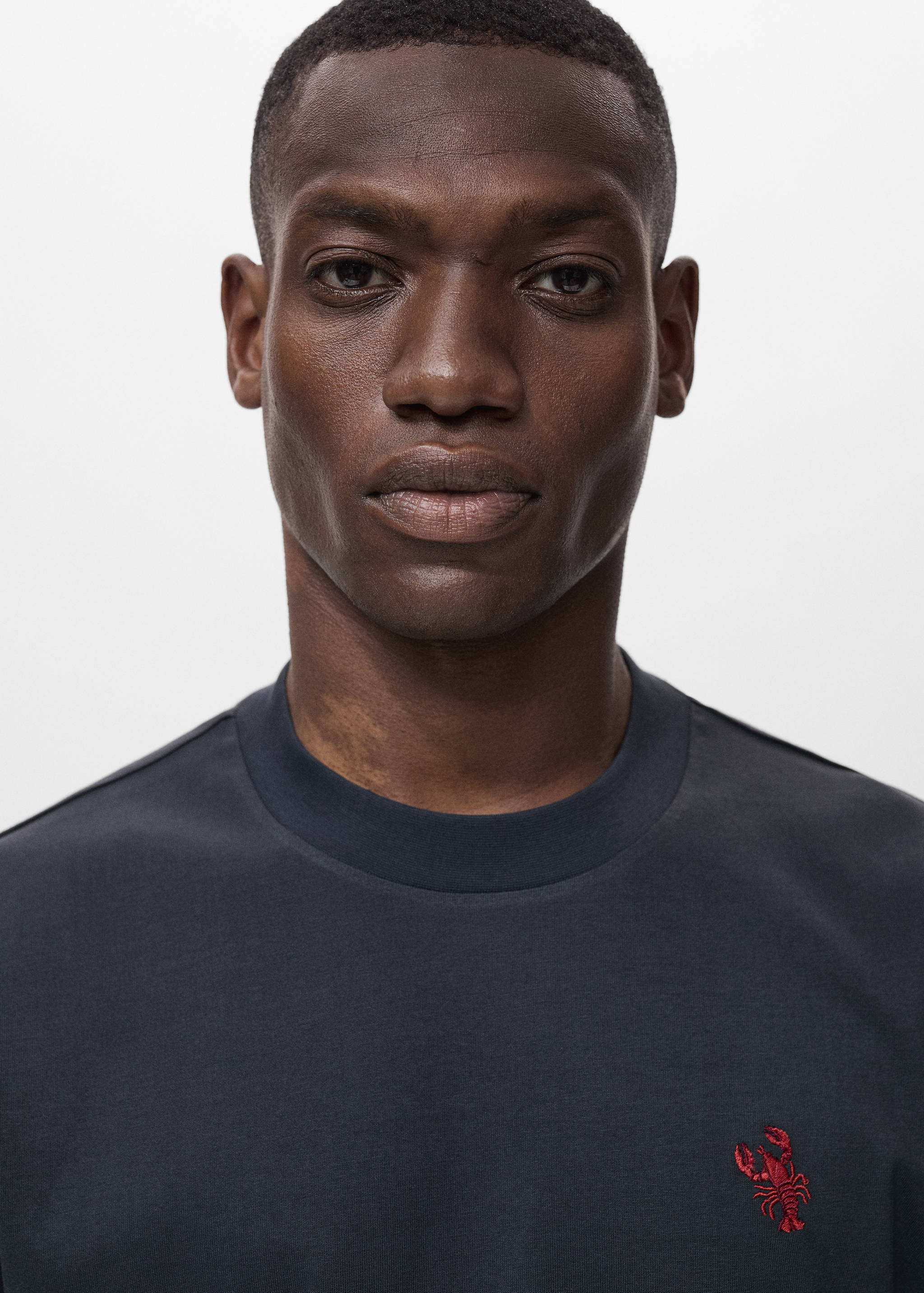 100% cotton t-shirt with embroidered detail - Details of the article 1