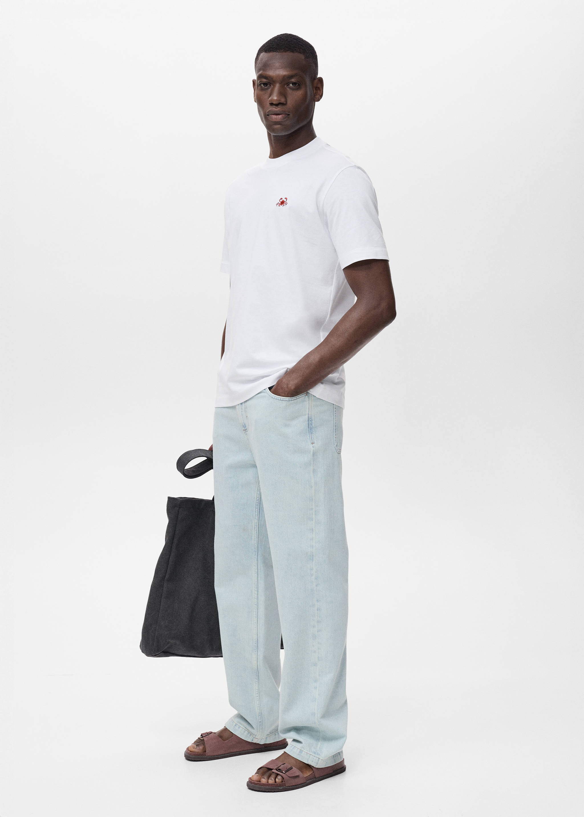 100% cotton t-shirt with embroidered detail - Details of the article 2