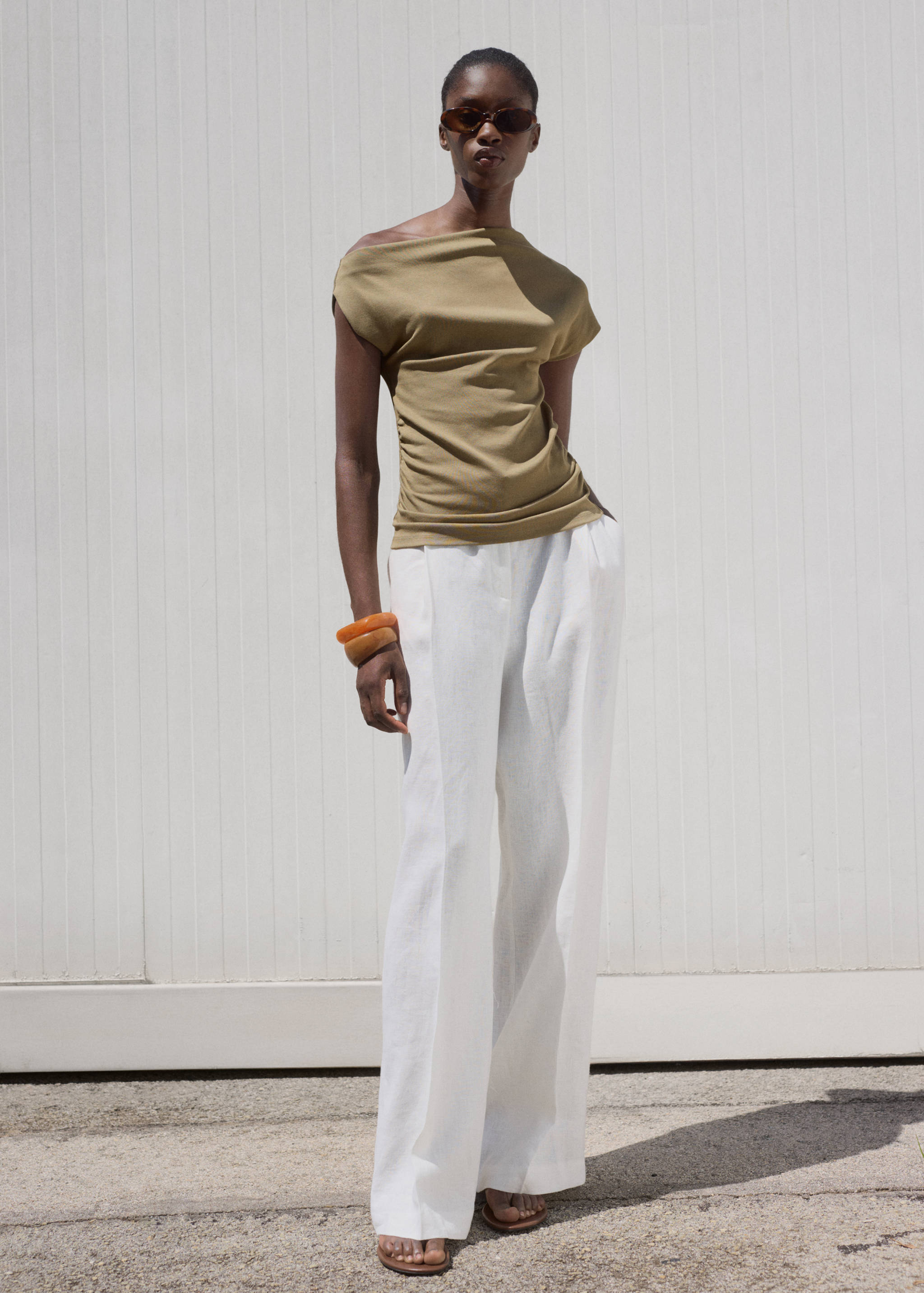 Bomullstopp med asymmetrisk urringning - Allmän bild