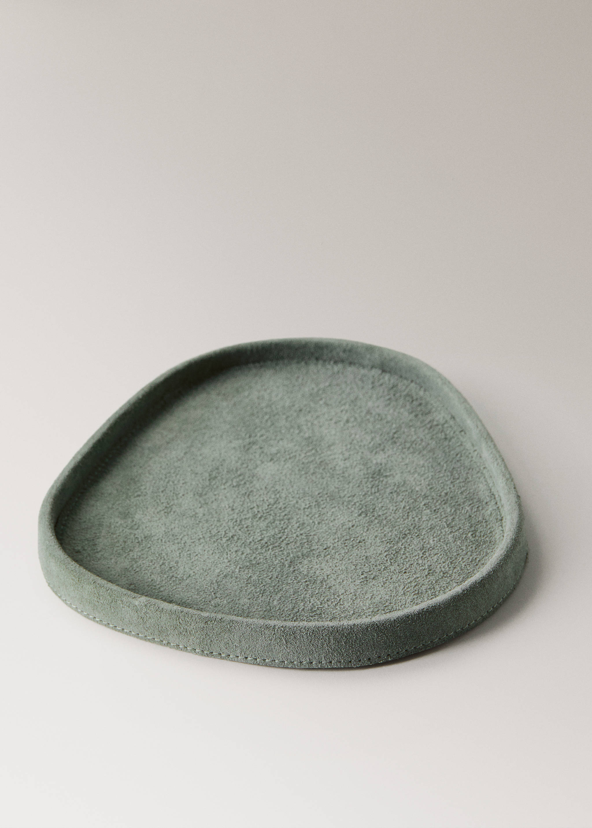 Medium leather tray - Details of the article 1