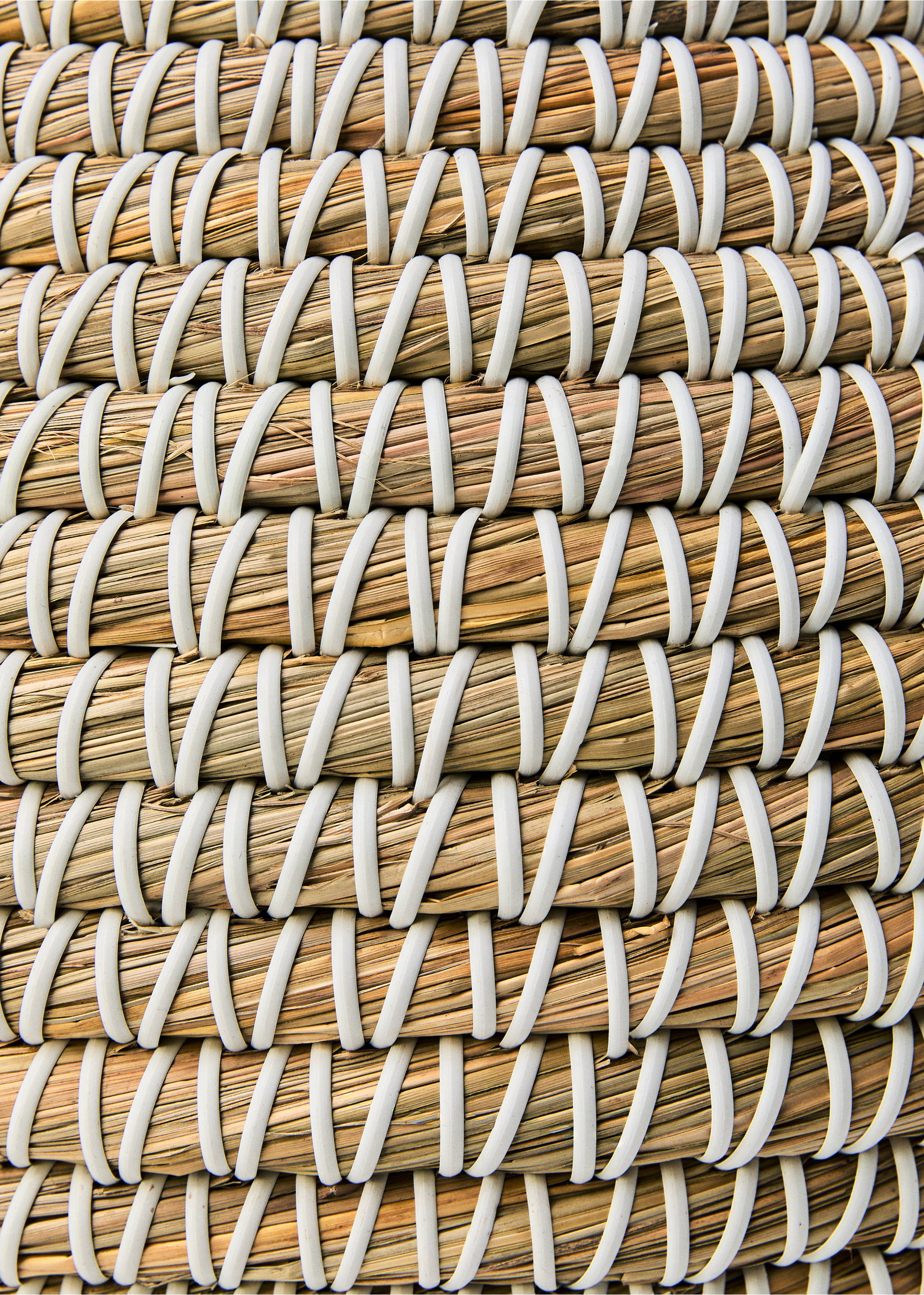 Medium natural fibre basket with oval design - Details of the article 3, Brown. Ref: 17011521-00.