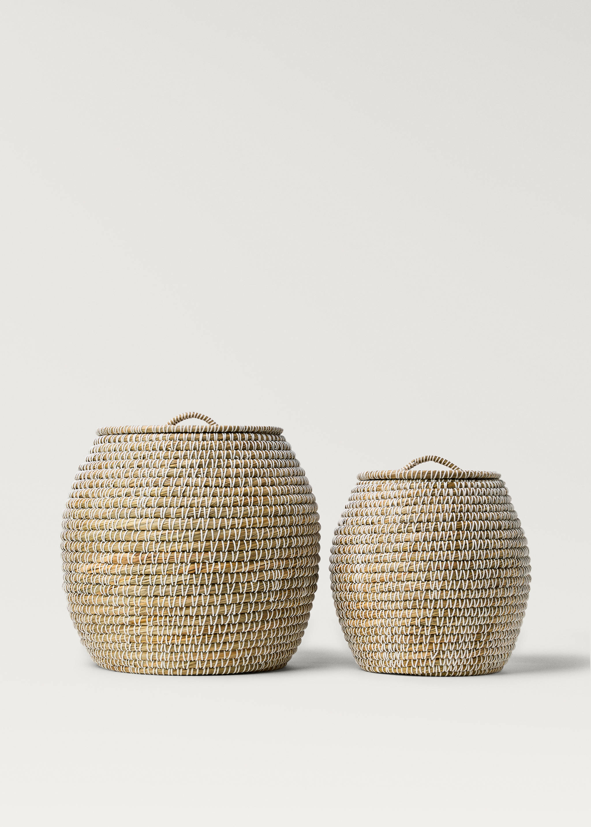 Medium natural fibre basket with oval design - Details of the article 4