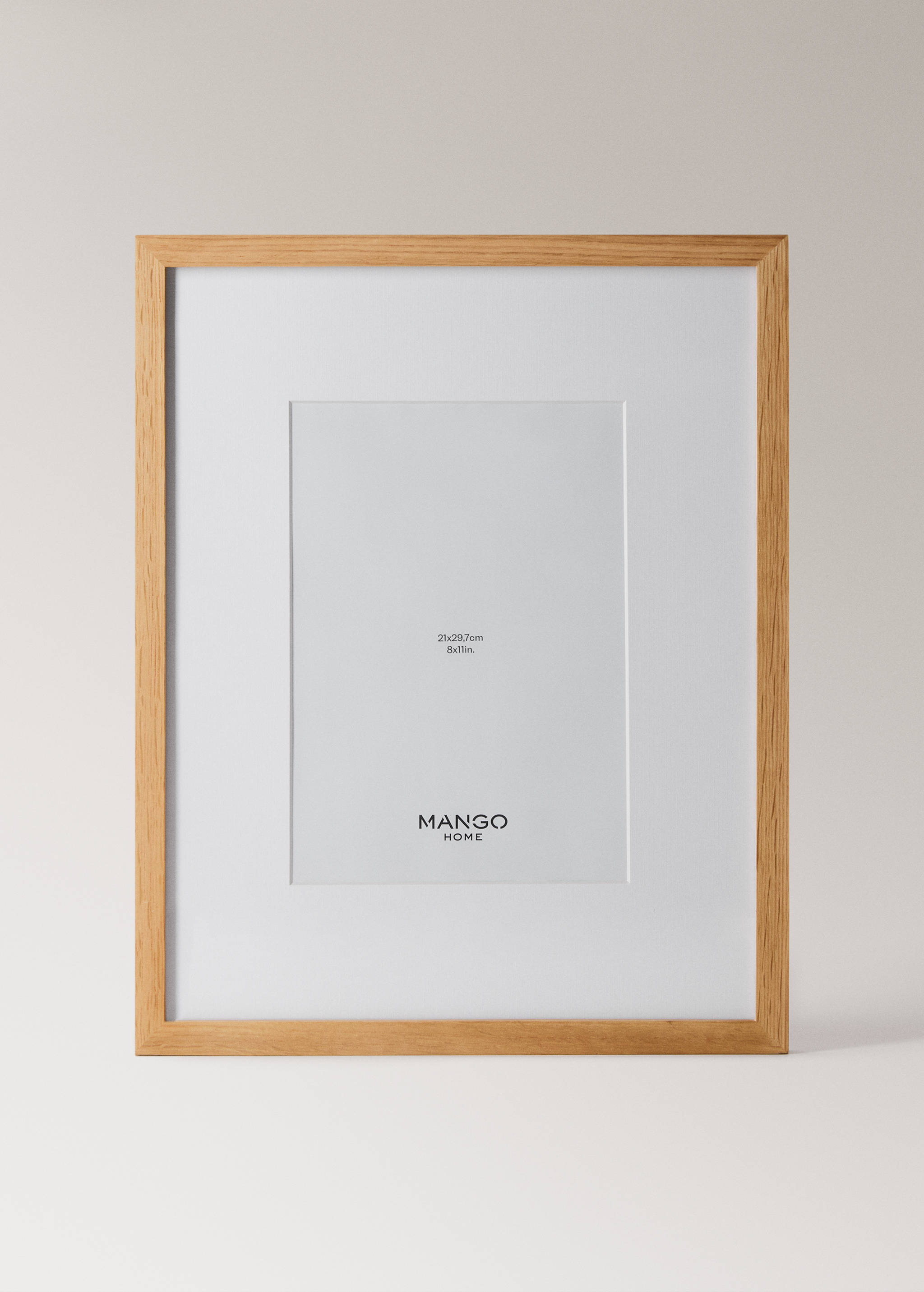 Moldura de madeira lisa com passe-partout tamanho grande - Artigo sem modelo