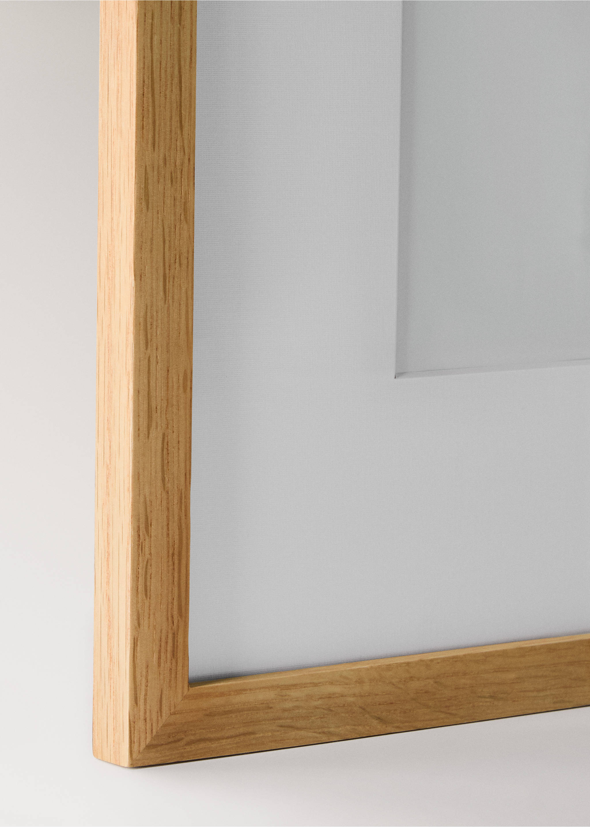 Veliki glatki drveni okvir s paspartuom - Detalji artikla 1, Smeđa. Ref: 17011526-00.