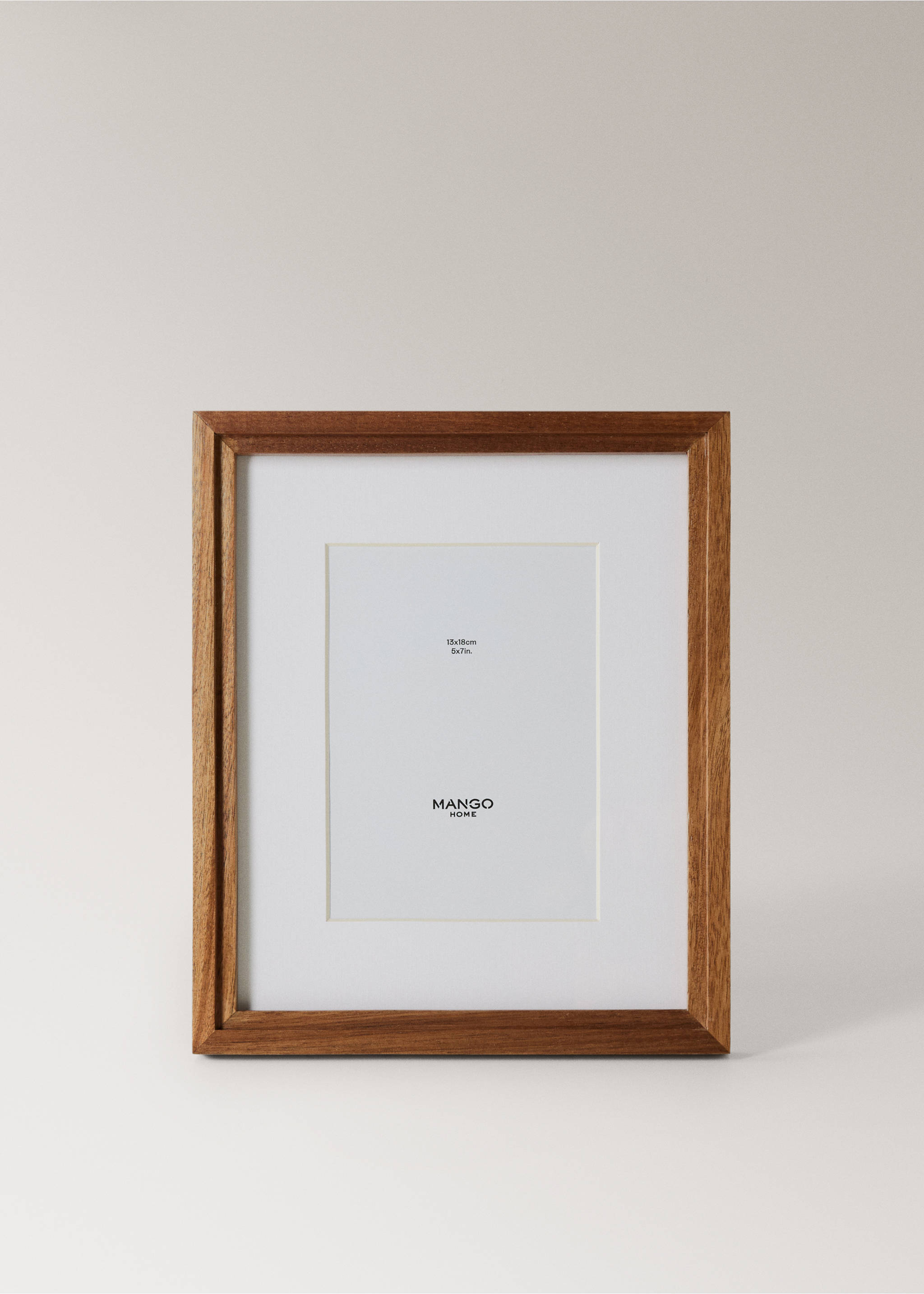 Large wooden passe-partout frame with relief - Article without model, Brown. Ref: 17011527-00.