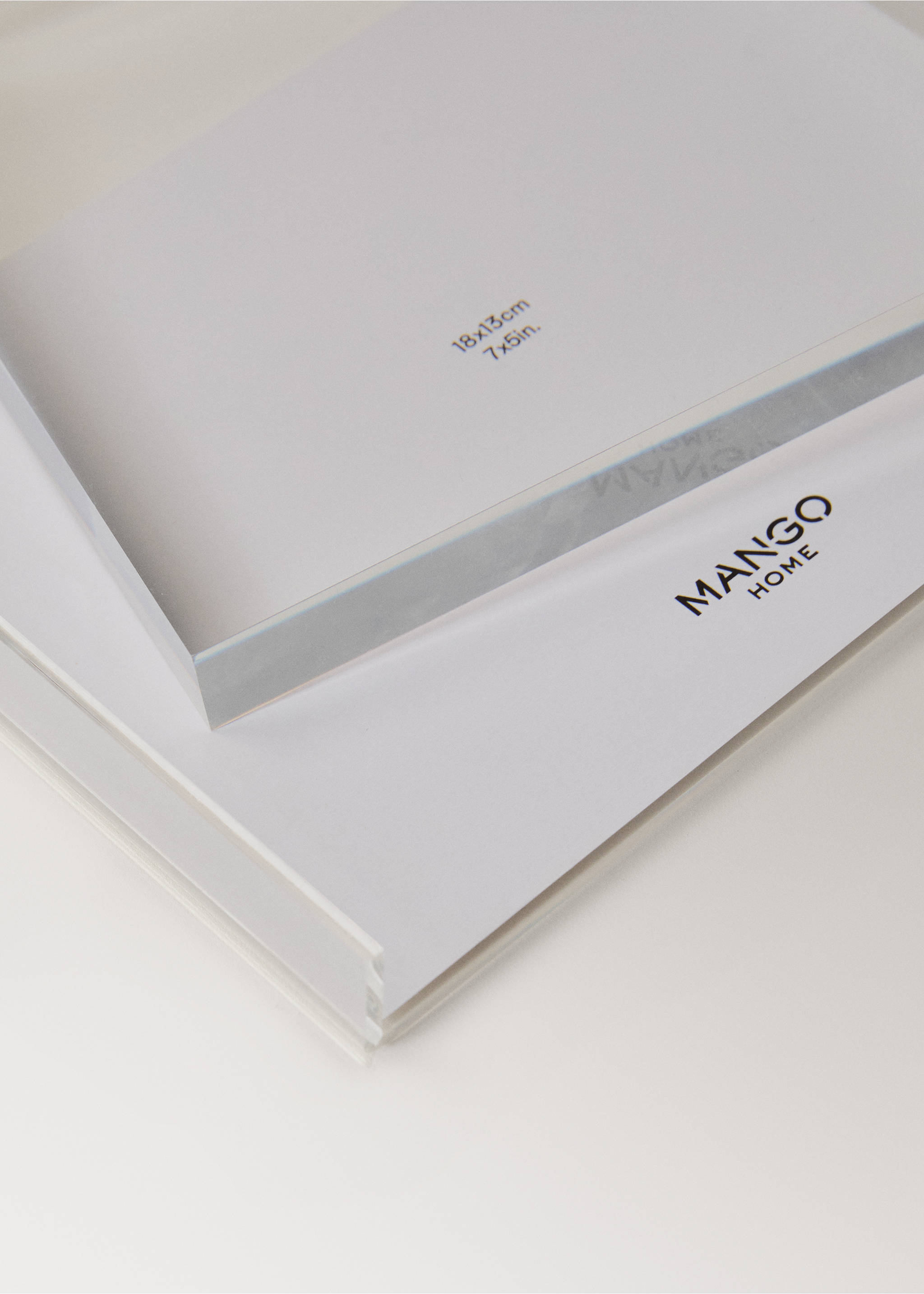 Cadre moyen acrylique - Détail de l'article 2, Noir. Ref: 17011529-00.