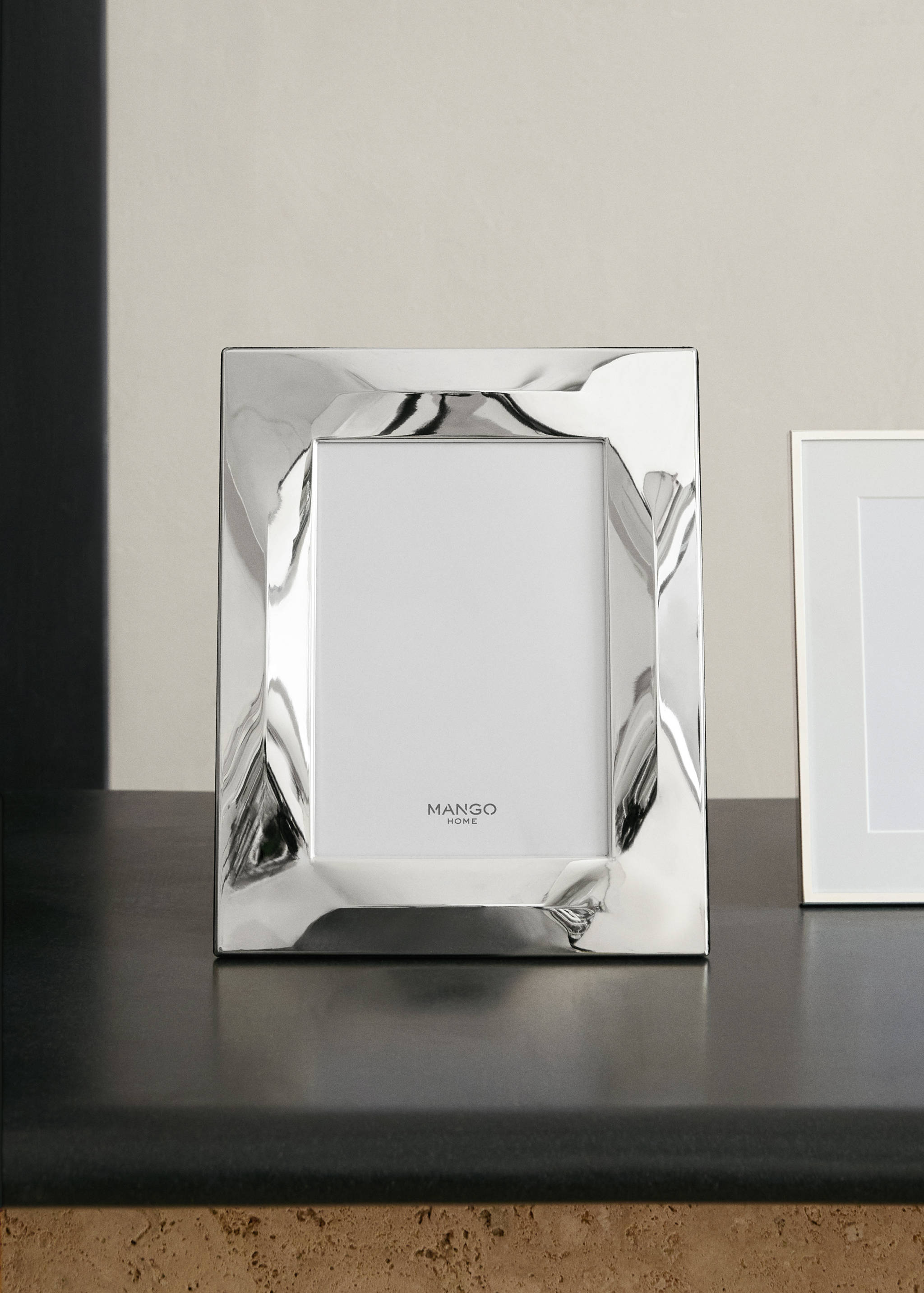 Metal frame with waves - General plane