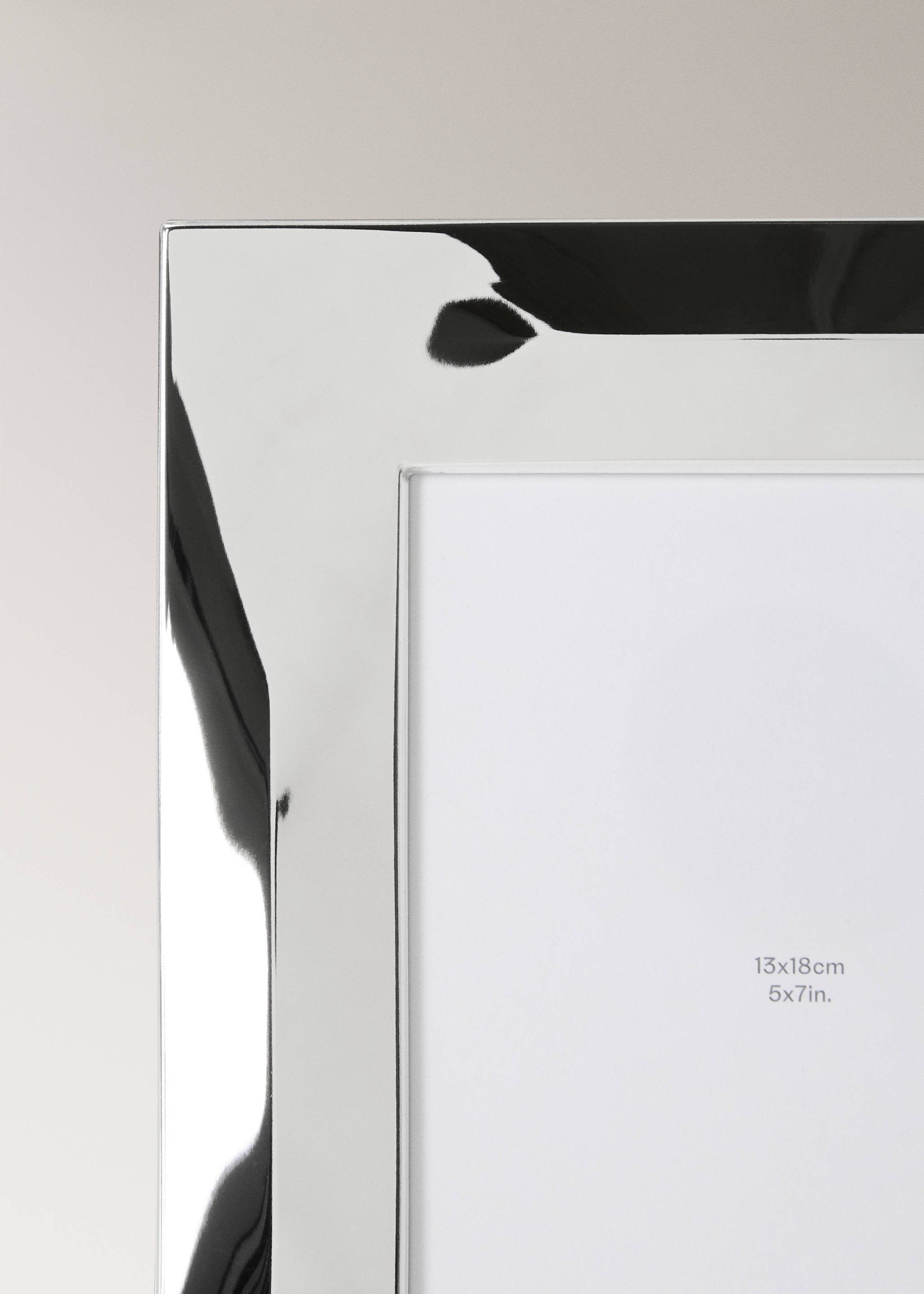 Metal frame with waves - Details of the article 2