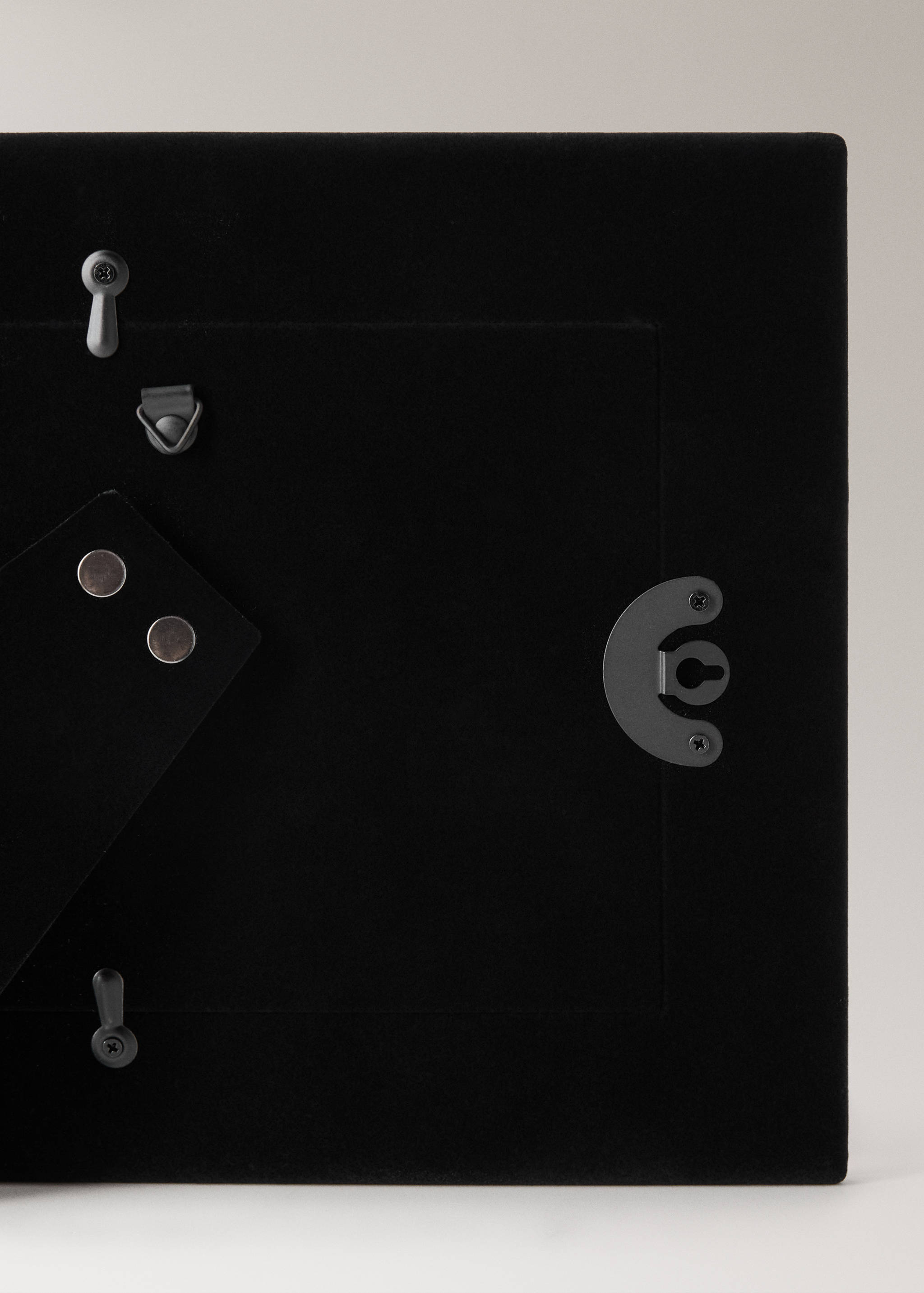 Metal frame with waves - Details of the article 4