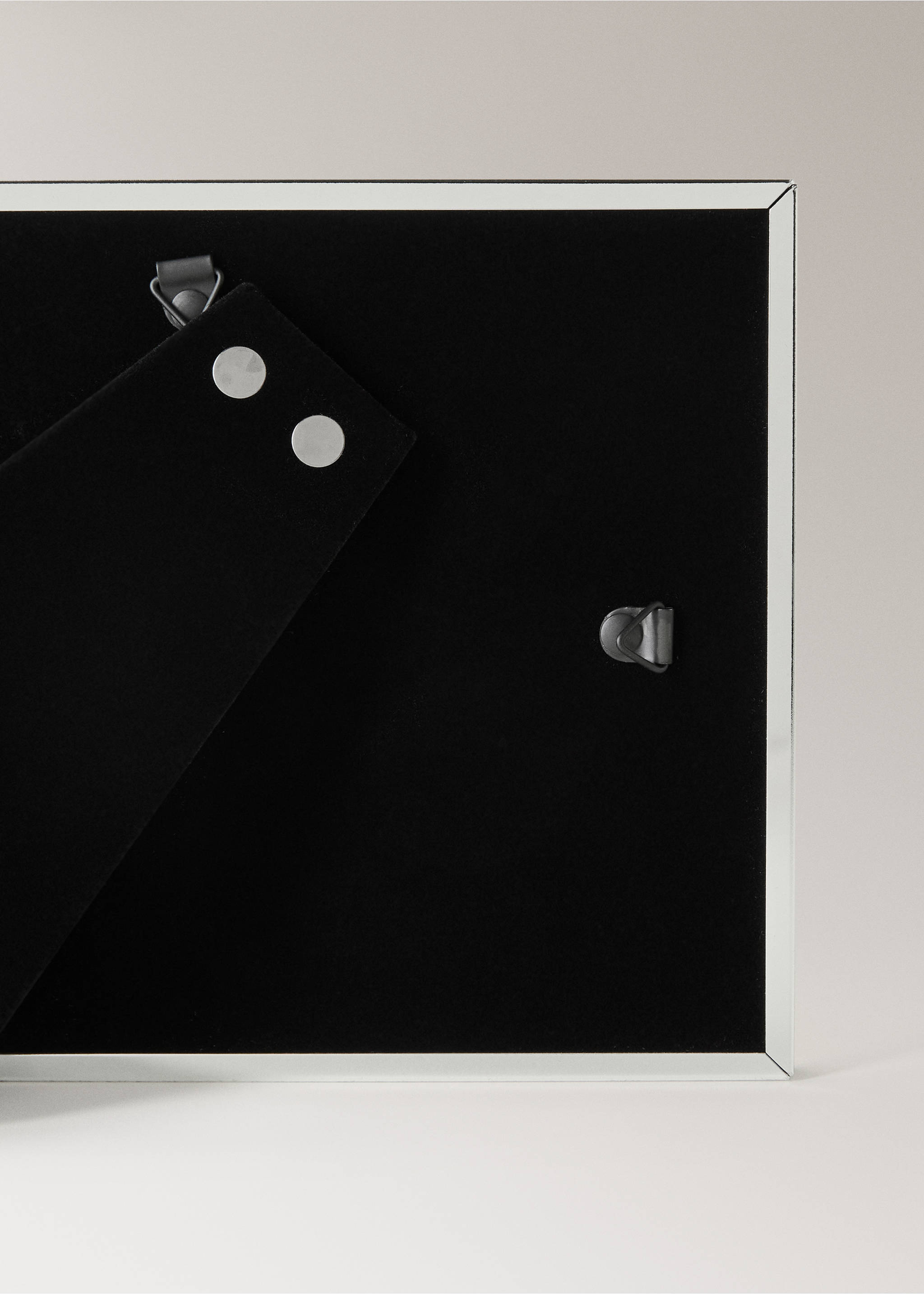 Passe-partout frame with metal profile - Details of the article 4, Silver. Ref: 17011534-00.