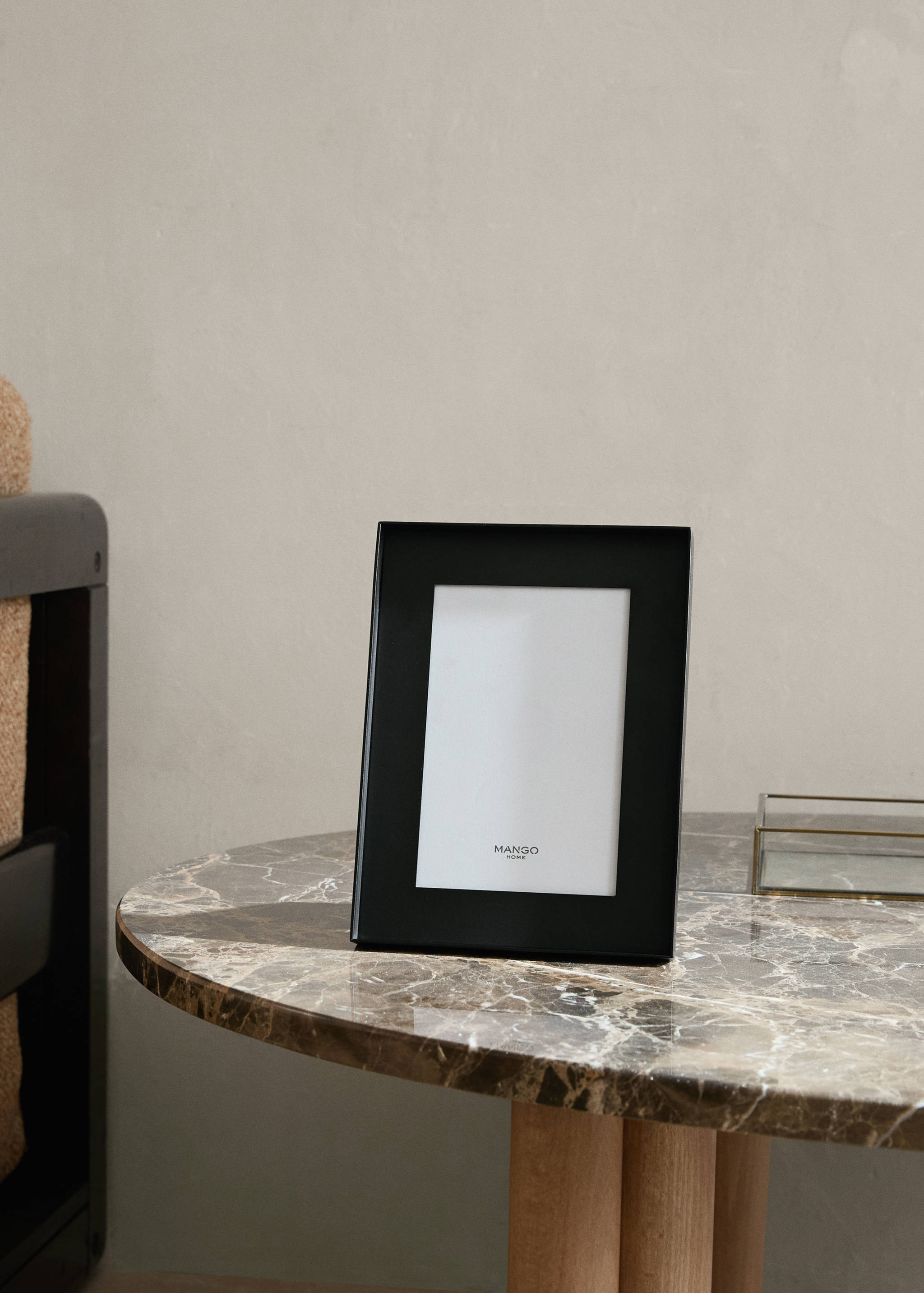 Medium plain rectangular frame with base - General plane