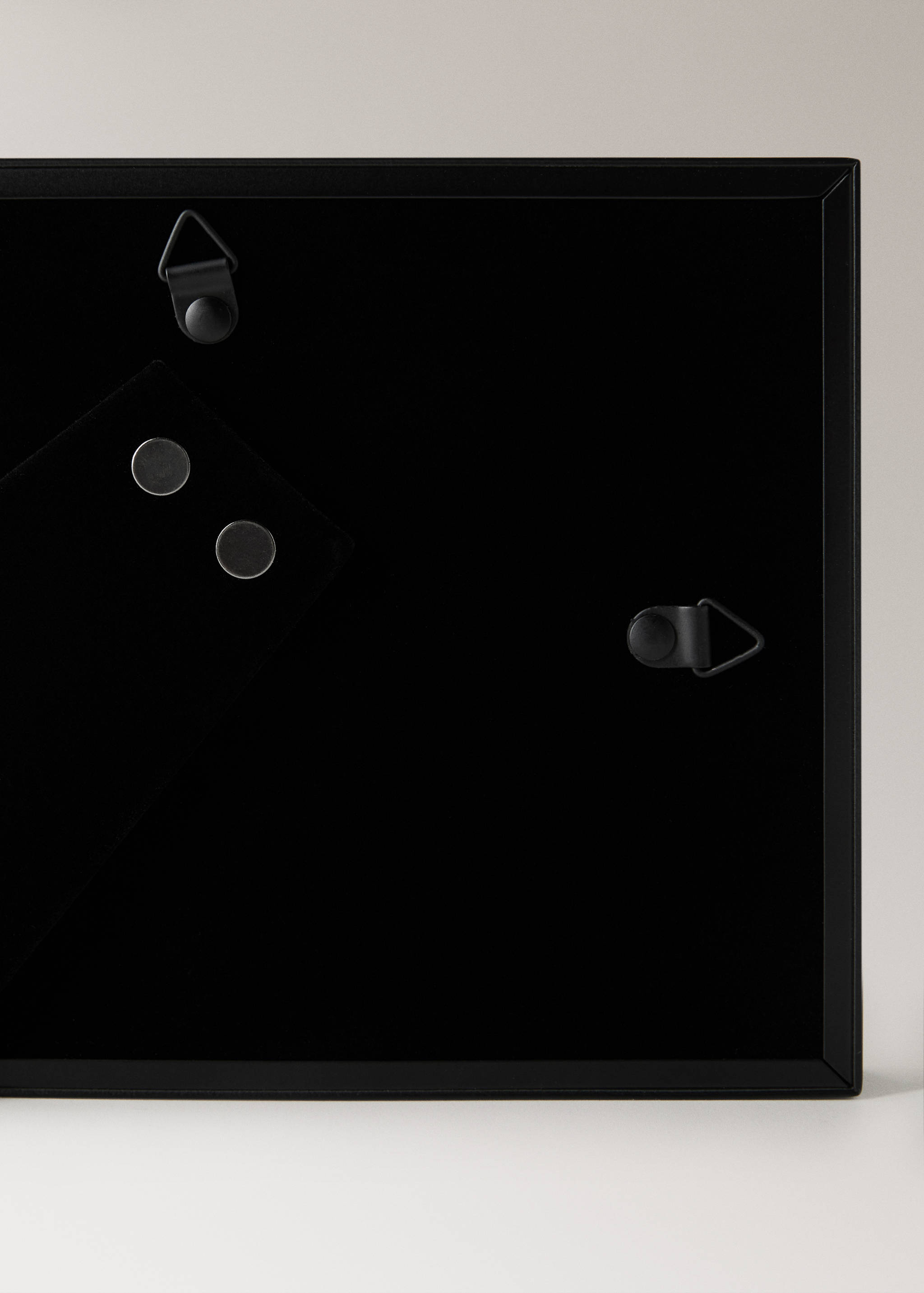 Medium plain rectangular frame with base - Details of the article 3