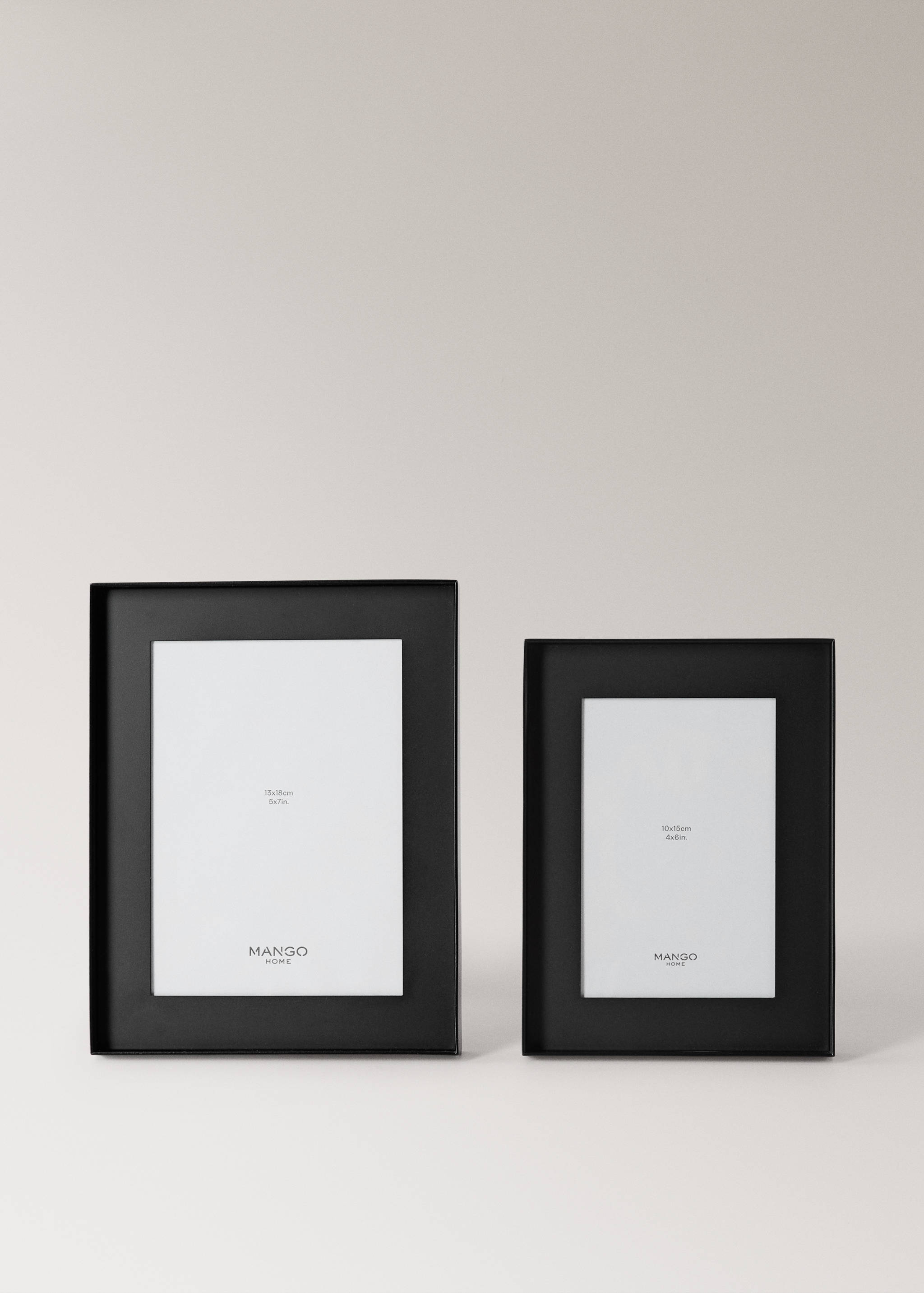 Medium plain rectangular frame with base - Details of the article 4